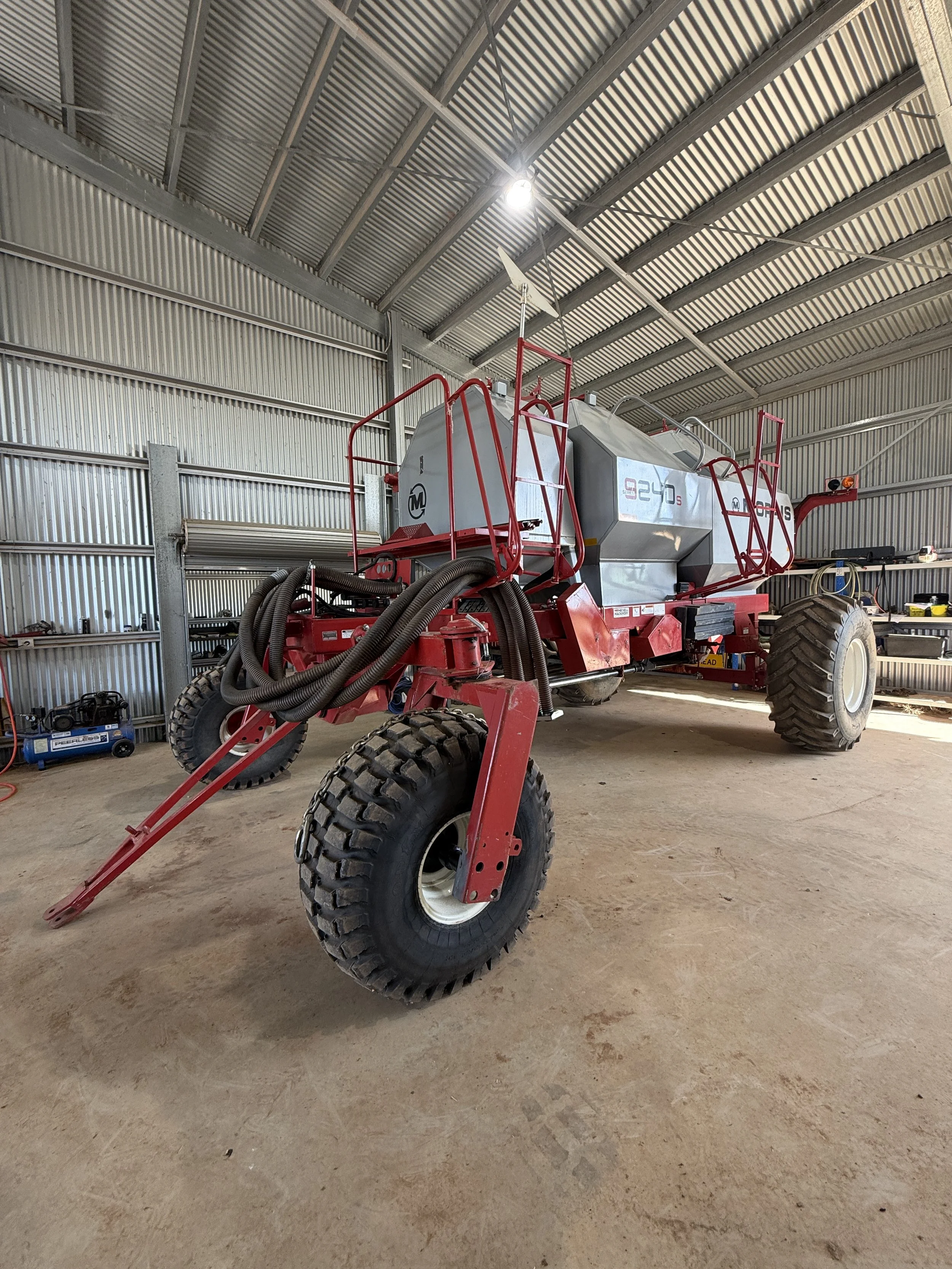 Morris C2 Contour Drill + 9240S Air Cart image 18