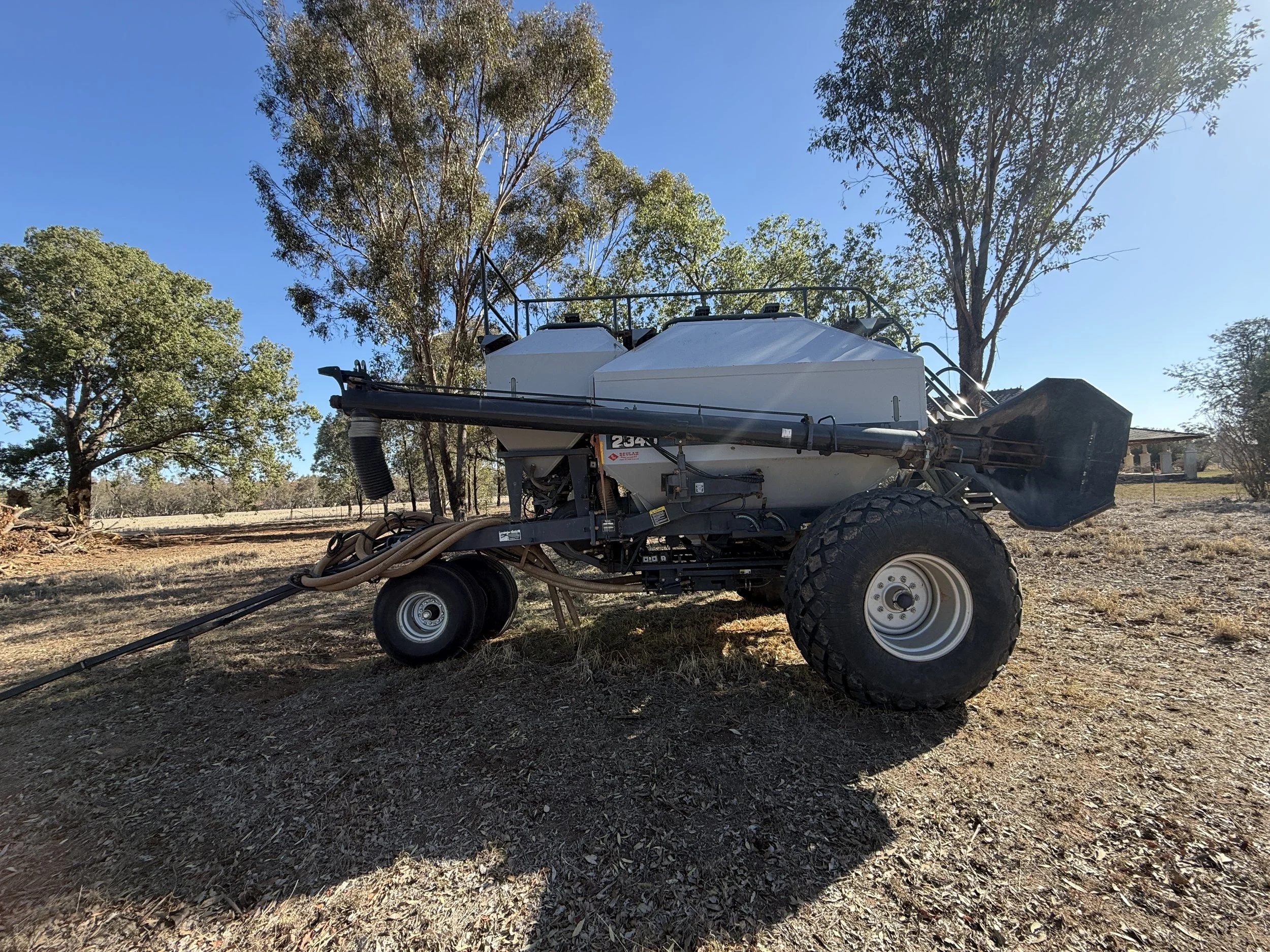 Flexicoil 2340 + Small Seeds Tow Behind Air Cart image 7