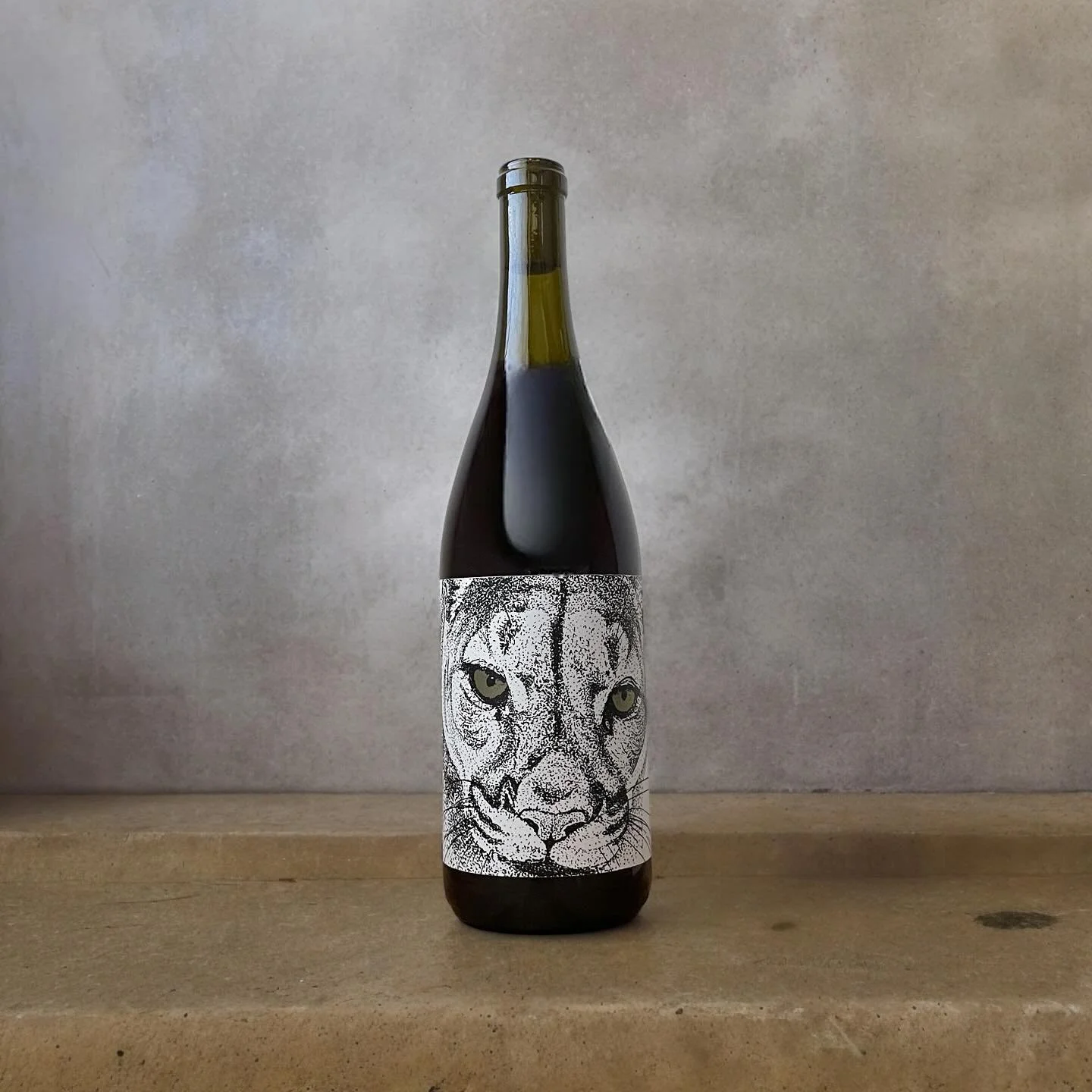 A chillable red? You betcha. Perfect for spring and summer sips. 🍷 This wine lies between a light Pinot and a ros&egrave; ďassette (dark Ros&egrave;).

If in fridge, set out for 10 minutes before enjoying. 

Check out this high altitude Gamay from a