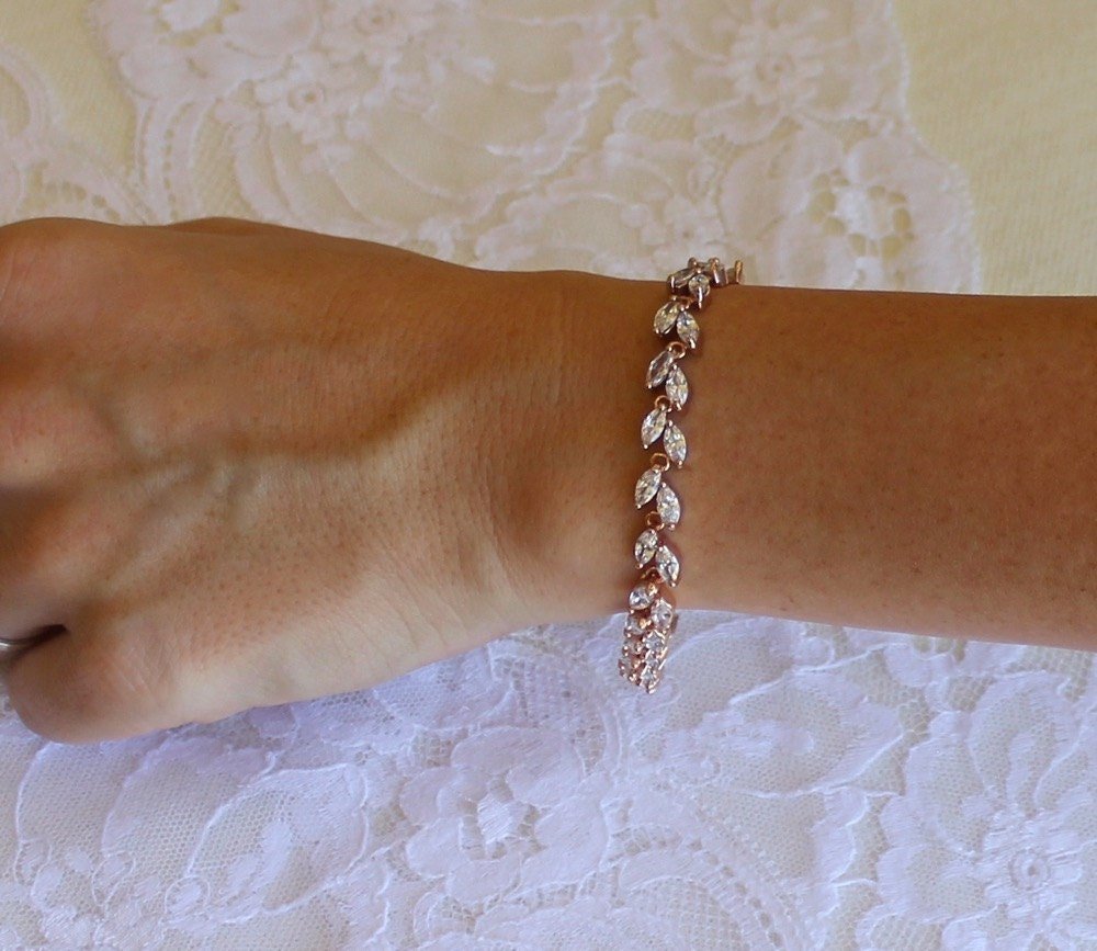 https://i.etsystatic.com/5939762/r/il/03d413/838818011/il_fullxfull.838818011_m32x.jpg
