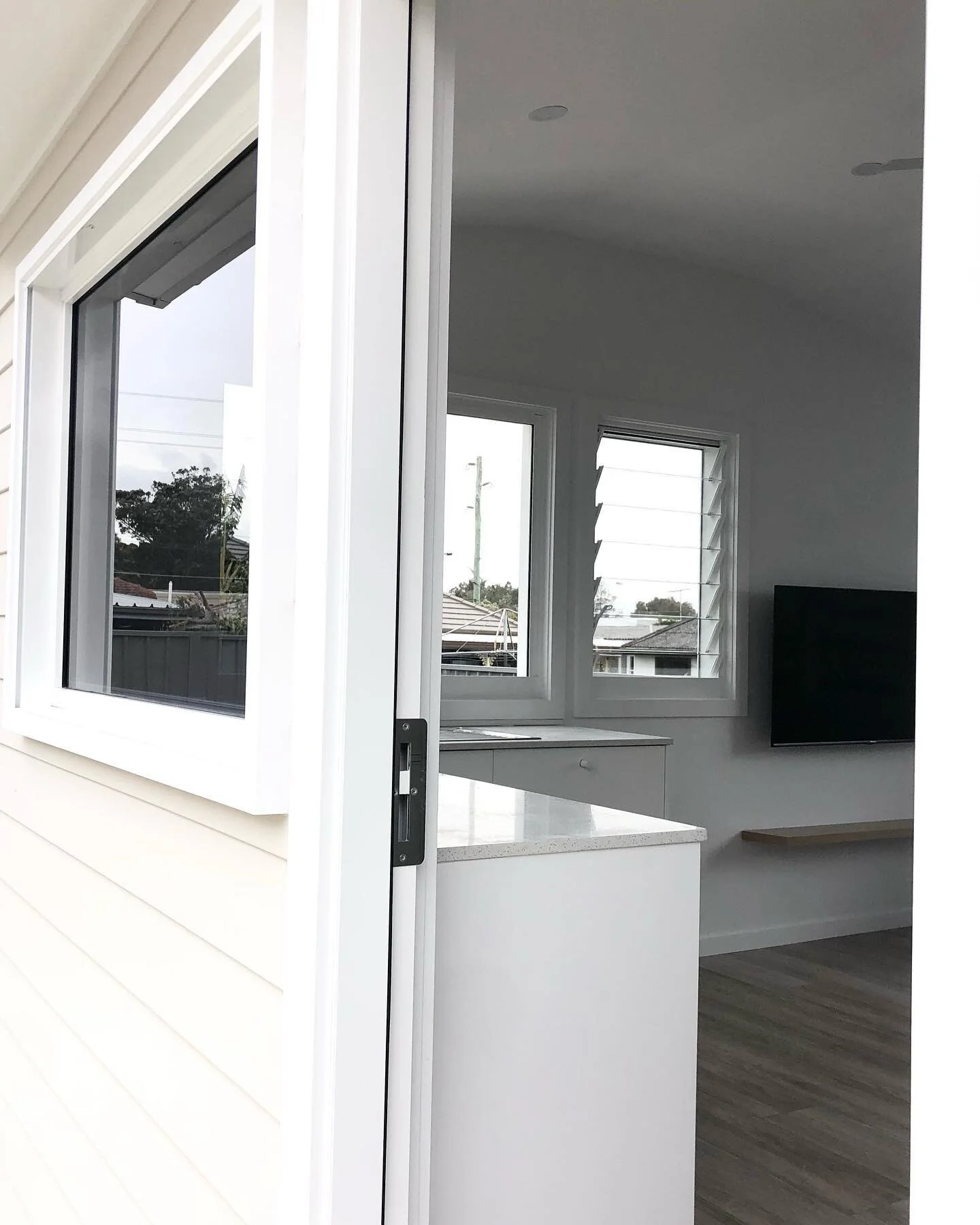 MELDRUM AVE 
An other handover! Simple, yet welcoming granny flat complemented in Miranda. Thank you again amazing clients and every trade involved ⚒