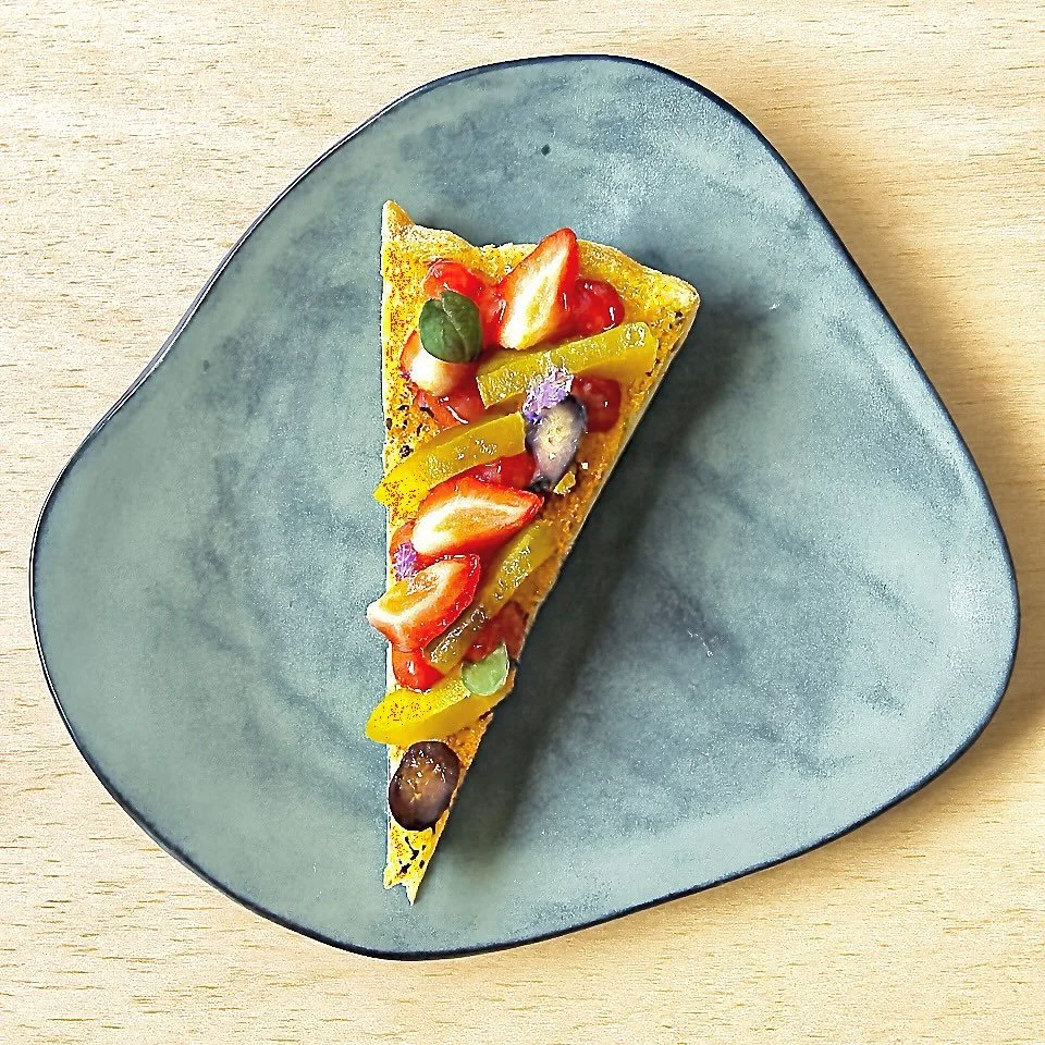 Just a recent pudding, not currently on the menu anymore, but might always come back :) 

Lemon Tart, Torched Sugar, Greengages, Strawberrie, Blueberries 

#desserts #lemontart #eatatmillside #greengages #lymeregis #summerdessert 

Plated on a beauti