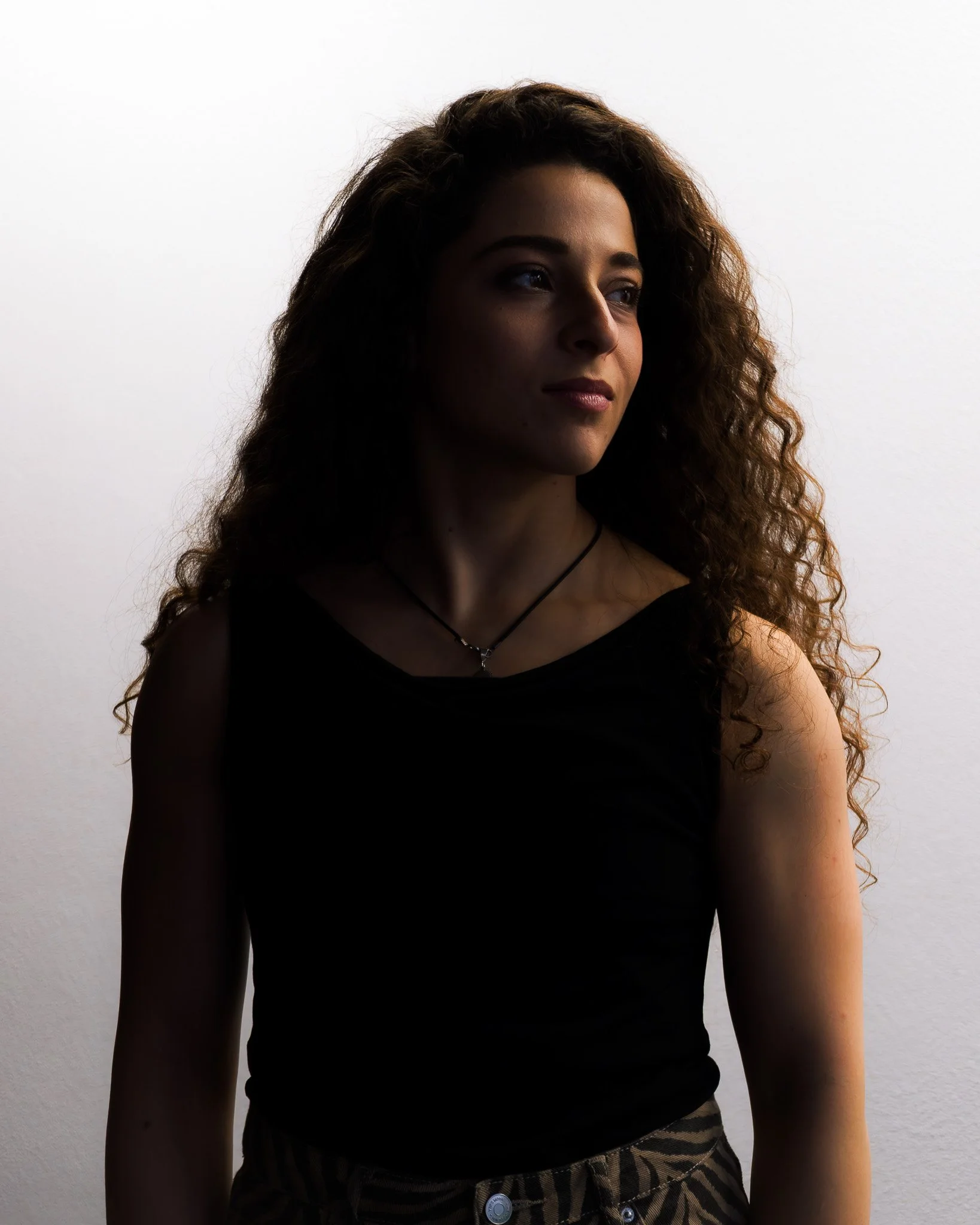 Portrait d'Afraa Mohammad, une athlète réfugiée apatride originaire de Palestine et née en Syrie. Elle compte participer aux Jeux olympiques de Los Angeles en 2028.