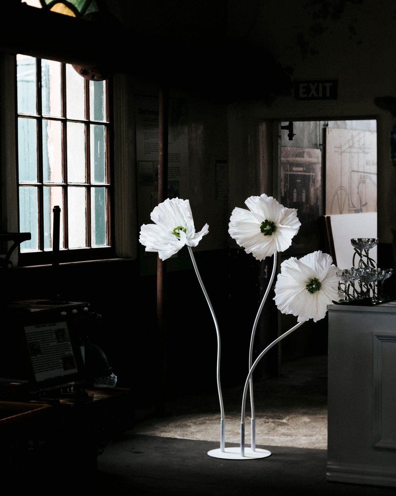 Giant Flowers - The Ultimate Statement Piece 

We are obsessed with our giant flowers and it&rsquo;s no surprise why&hellip; these beauties transform any wedding or event space in an instant.

From romantic aisle d&eacute;cor, to creating stunning en