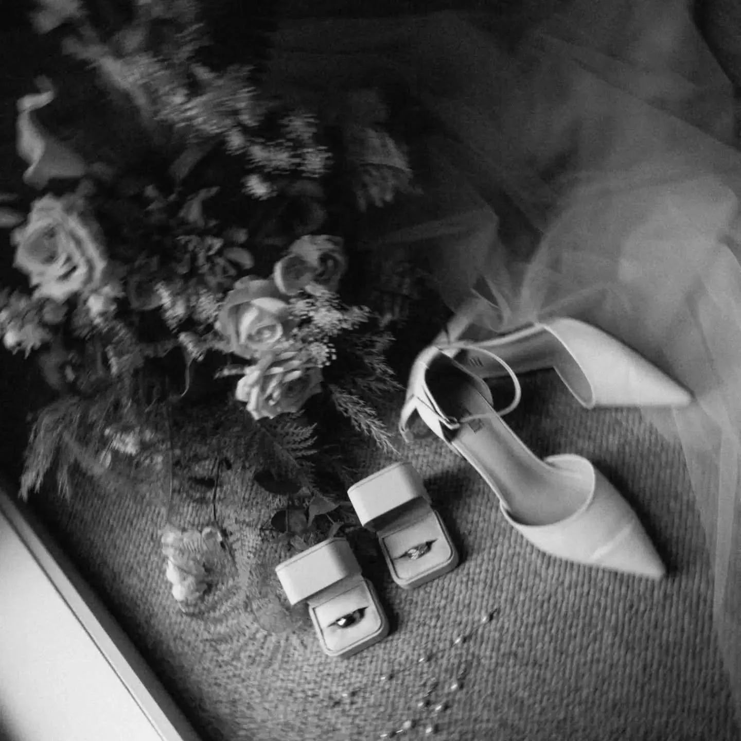 The details before everything begins.

Quiet moments are underrated.

www.nichollsandco.com

Nicholls &amp; Co Wedding and Events
Photographer @run_in_the_shadows