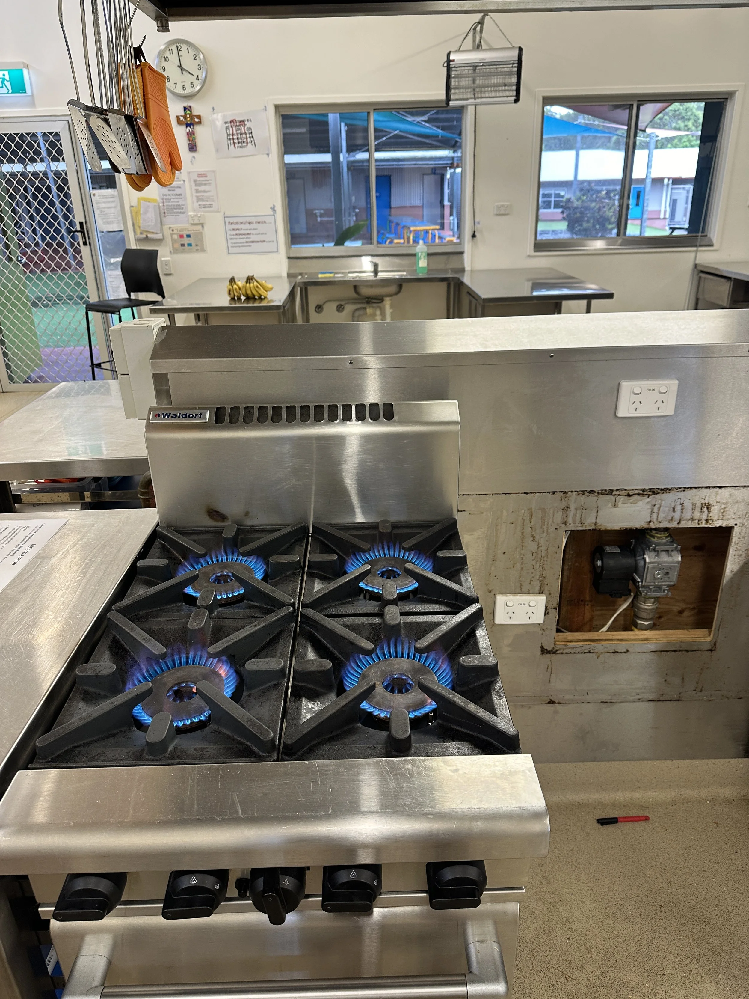 Emergency plumber noosa fixing gas cooktop at a commercial property