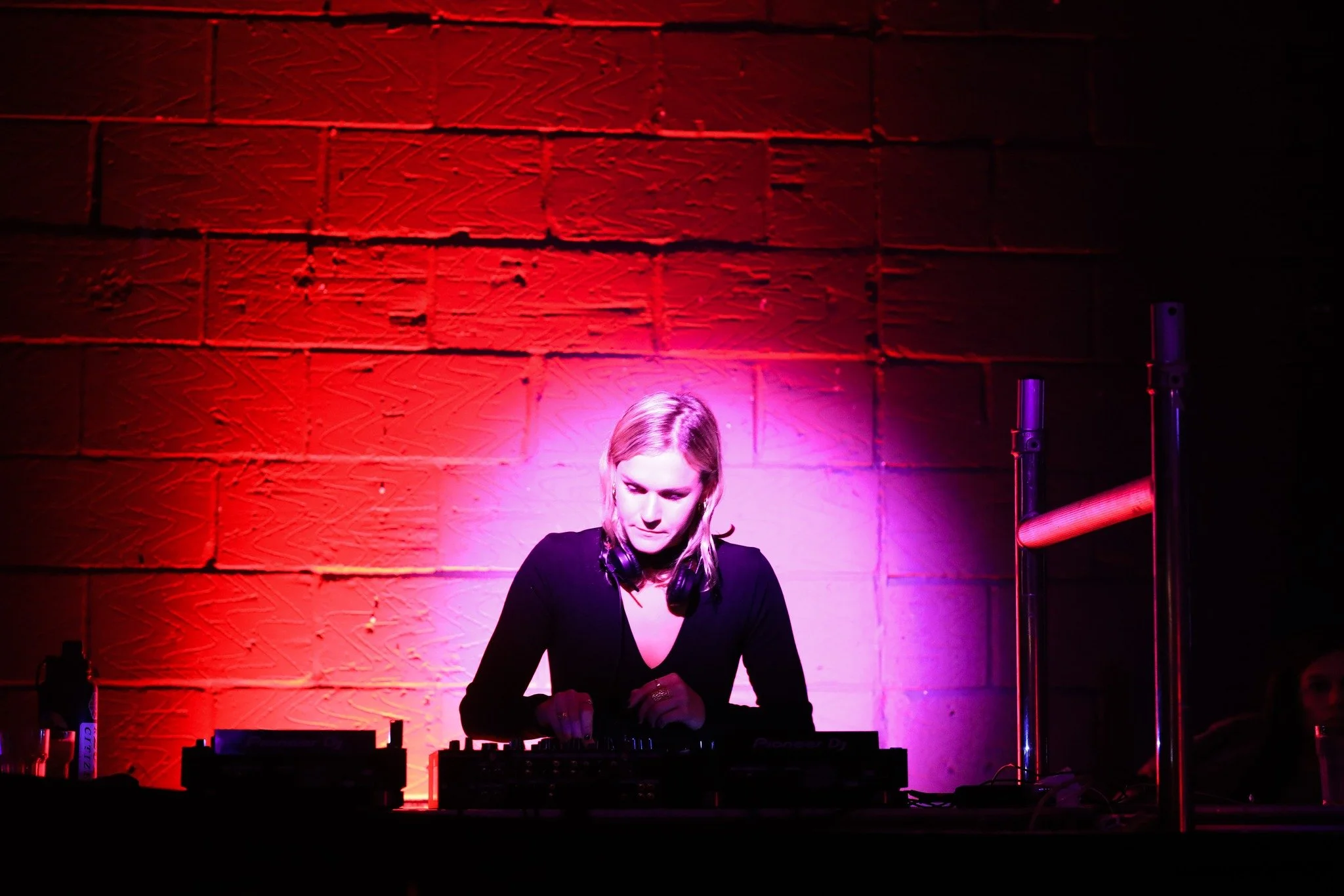 DJ INTRO: Lize — Fox&Badge