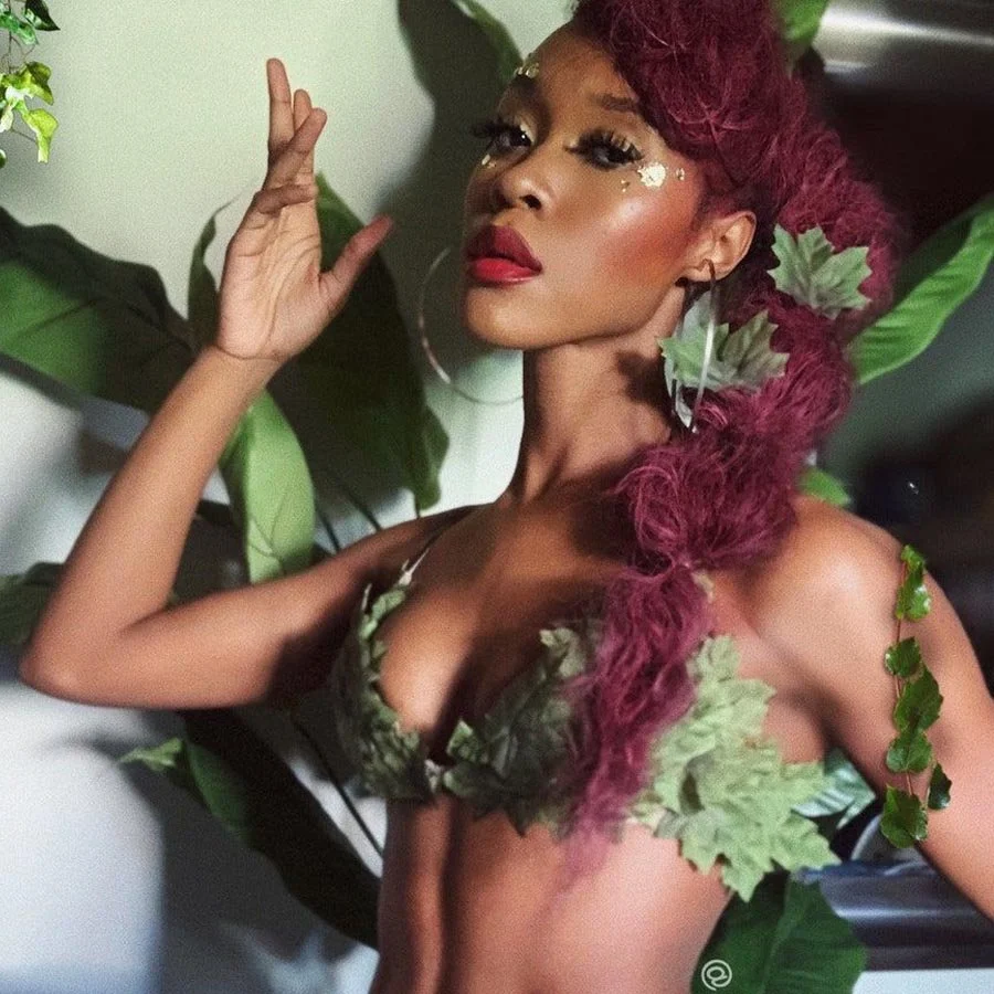 2b green woman bra.jpg