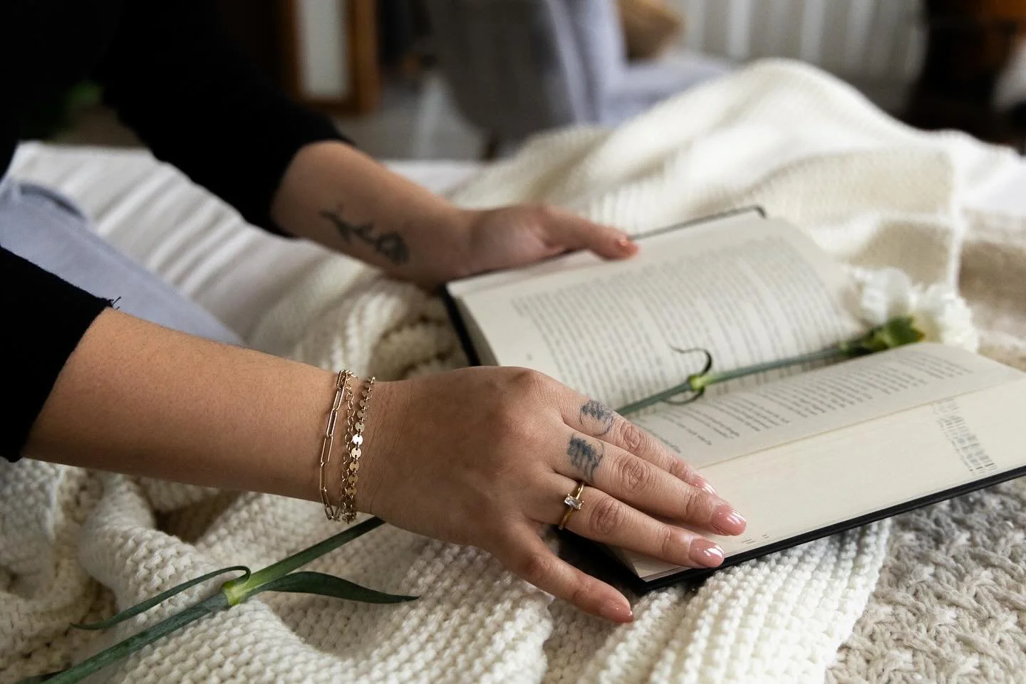 ✨ Did you know? Gold &amp; Eight isn&rsquo;t just your go-to for permanent jewelry &amp; boutique treasures &mdash; we&rsquo;re also proud to support local storytelling! ✨

📚 Our curated book nook features works by talented local authors &mdash; fro
