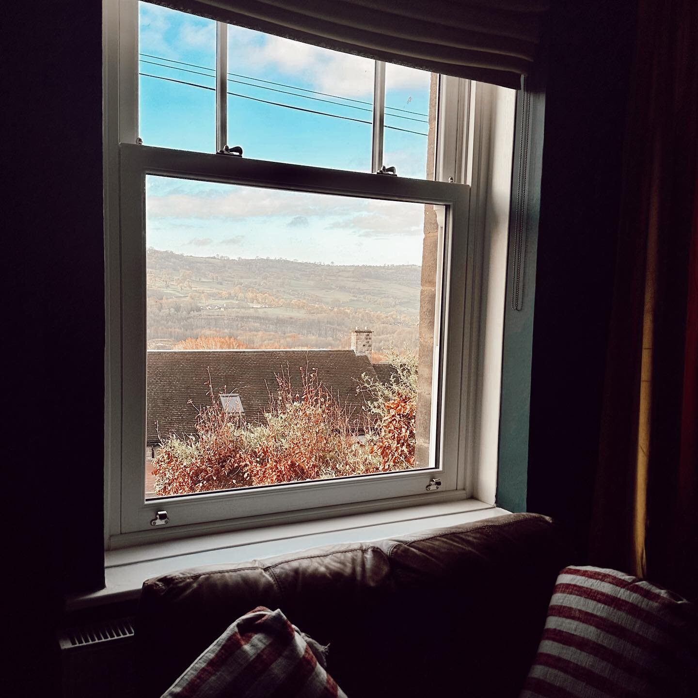 The view from the front room is such a joy to wake up to - especially on a day like today! 🥰

Weekends are getting booked up, but plenty of midweek space for a getaway. DM to book 🤩

#matlock #peakdistrict #matlockbath #ukgetaway #staycationuk