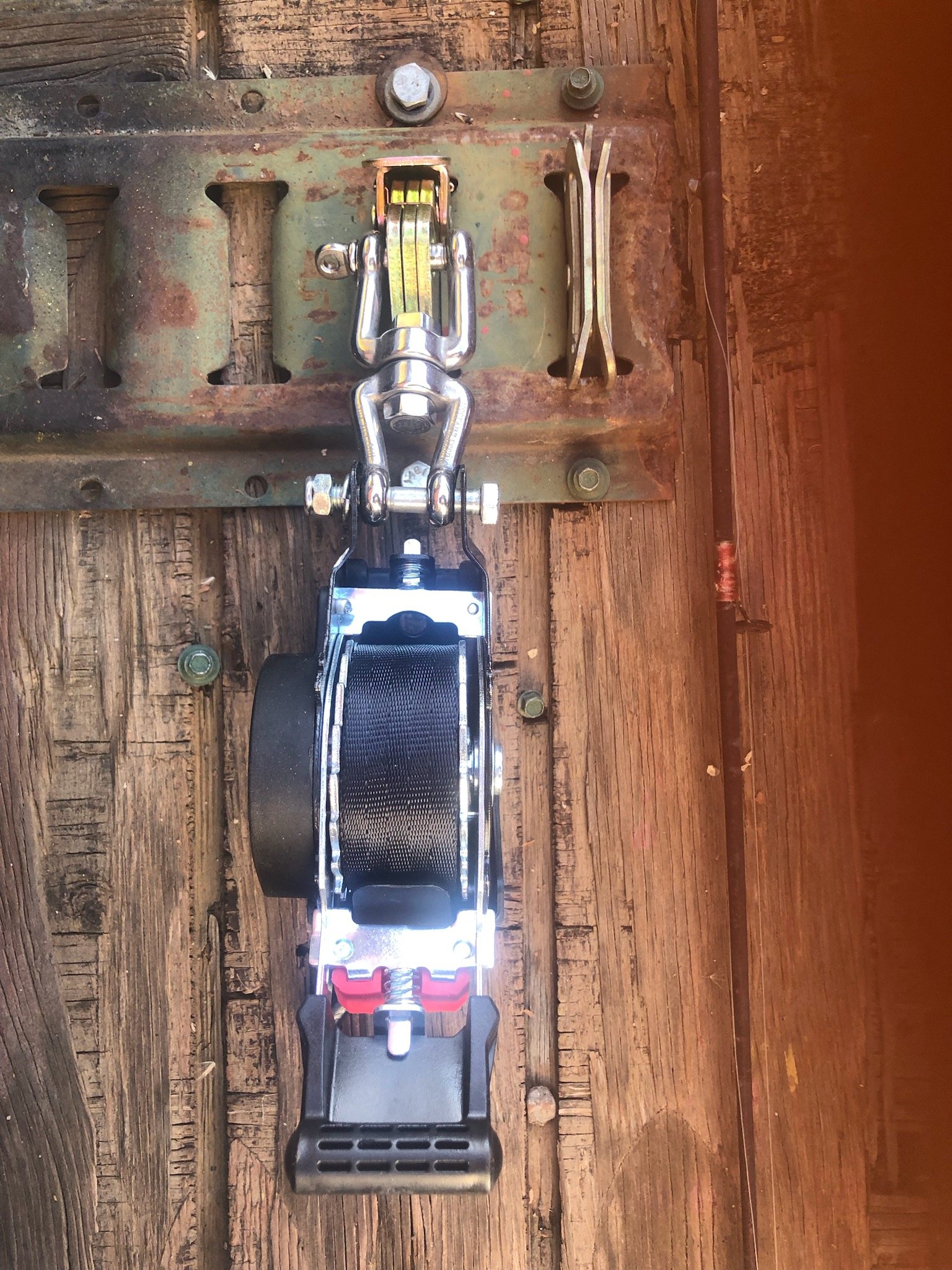 E-track vertical Richard.jpg