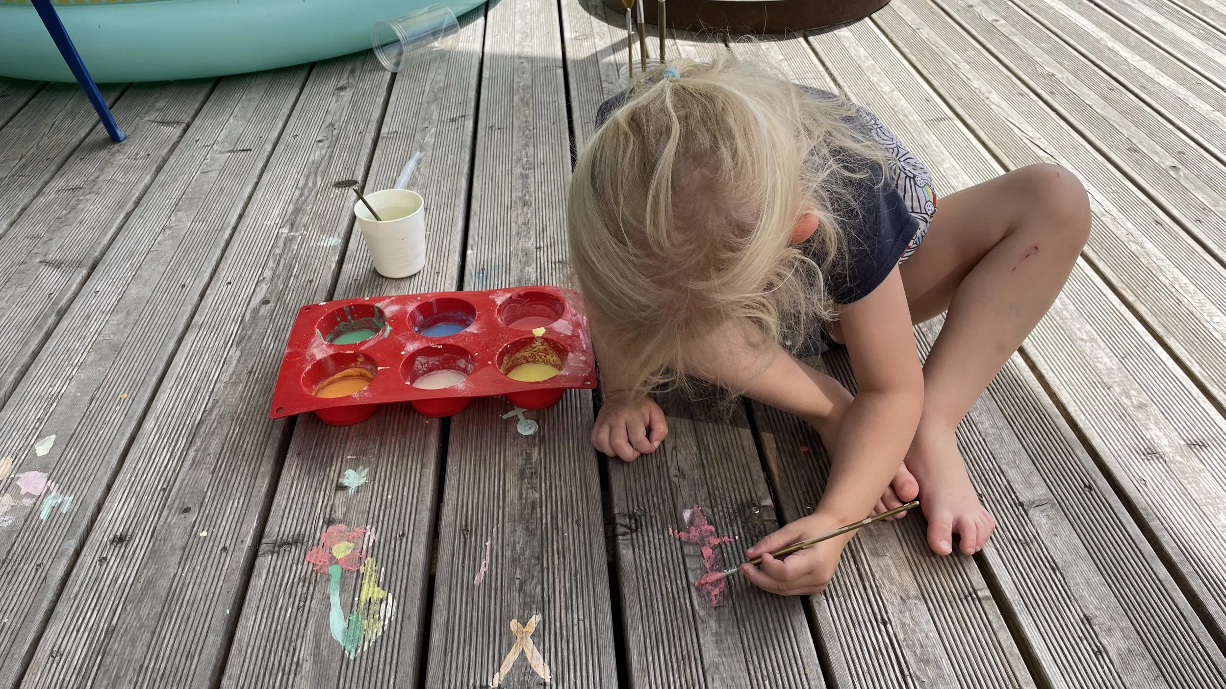 Canicule et enfants à la maison : 7 idées simples et rafraîchissantes pour survivre ensemble