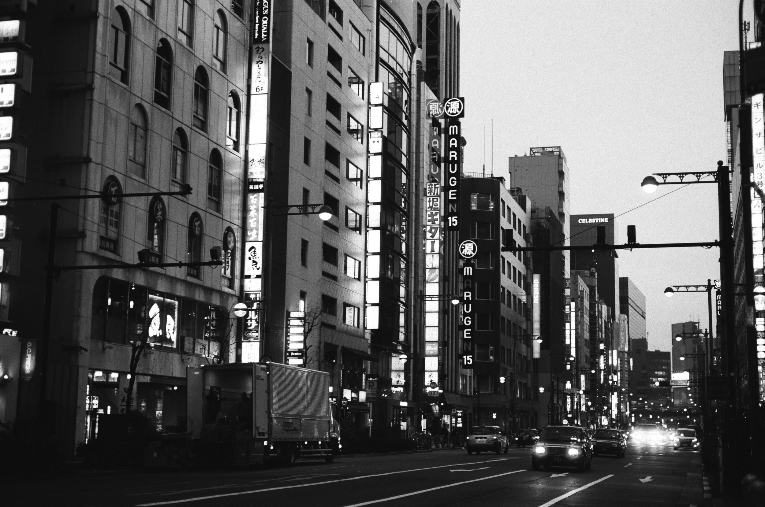 Tokyo Nights. Tokyo, 2017 / Leica M6 35mm
