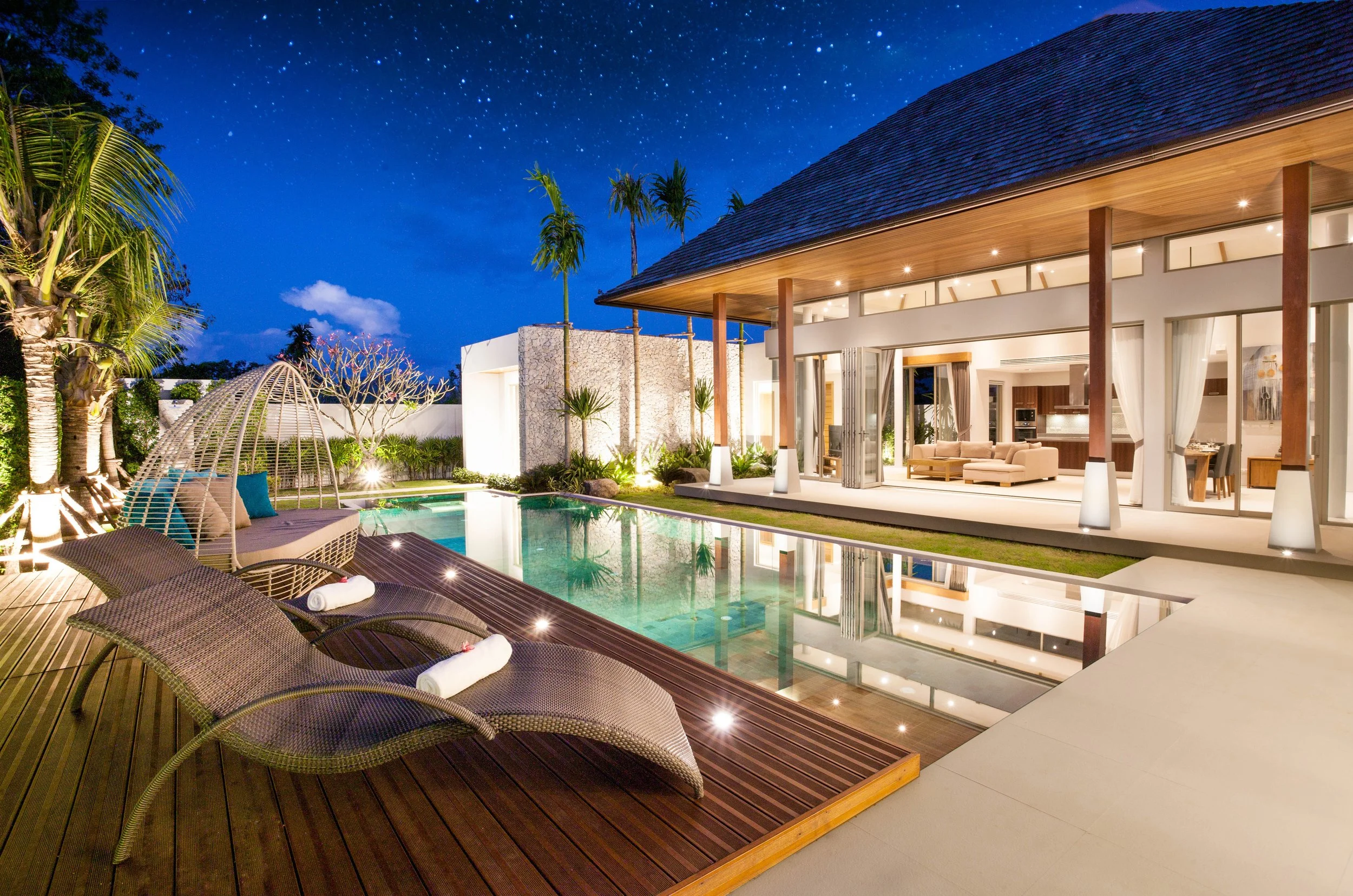 Outdoor Living in Florida: Indoor/Outdoor Spaces that Blur the Lines