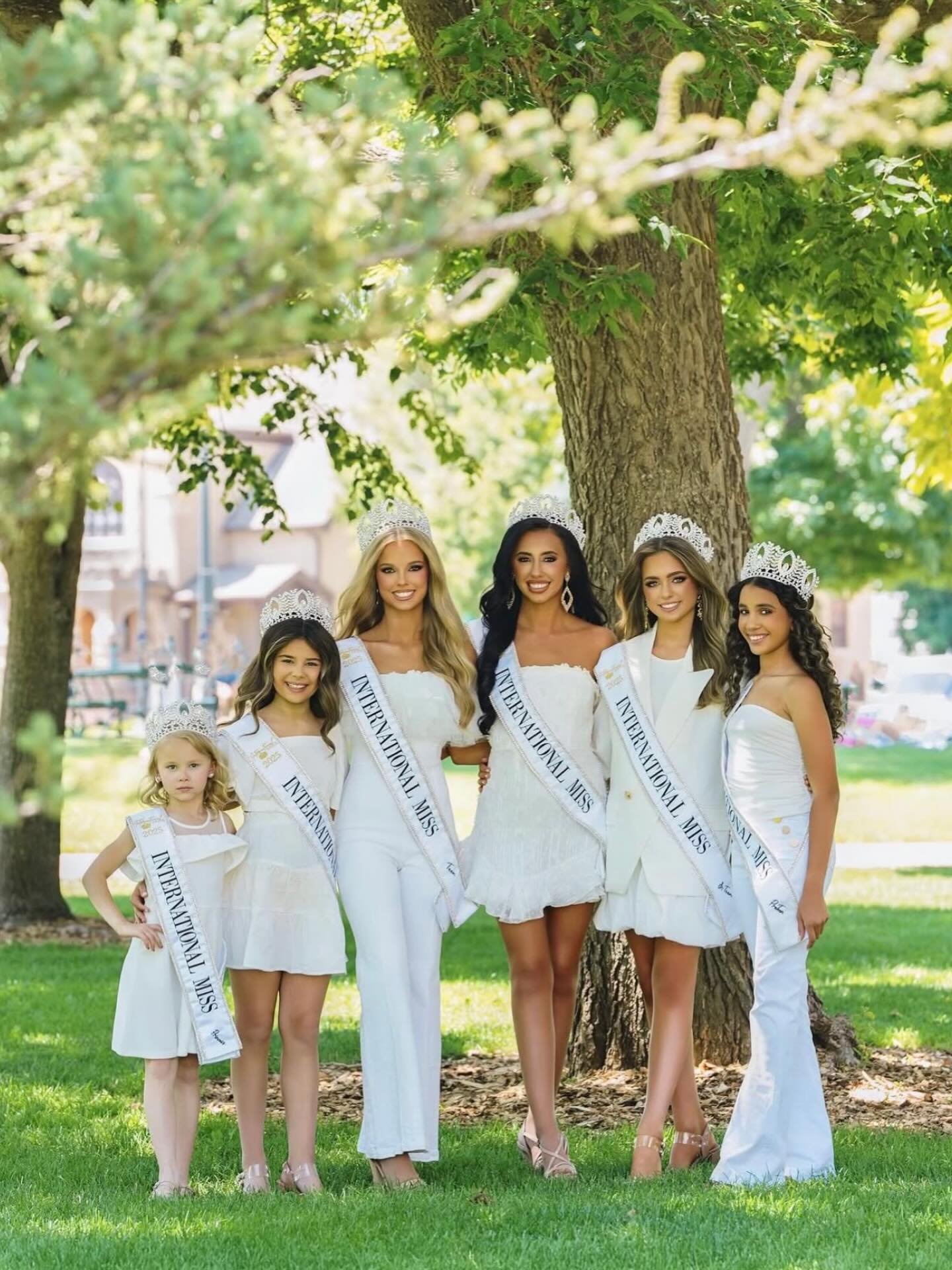 Wishing you a joyful and beautiful Easter from your International Miss family! 🐣💐