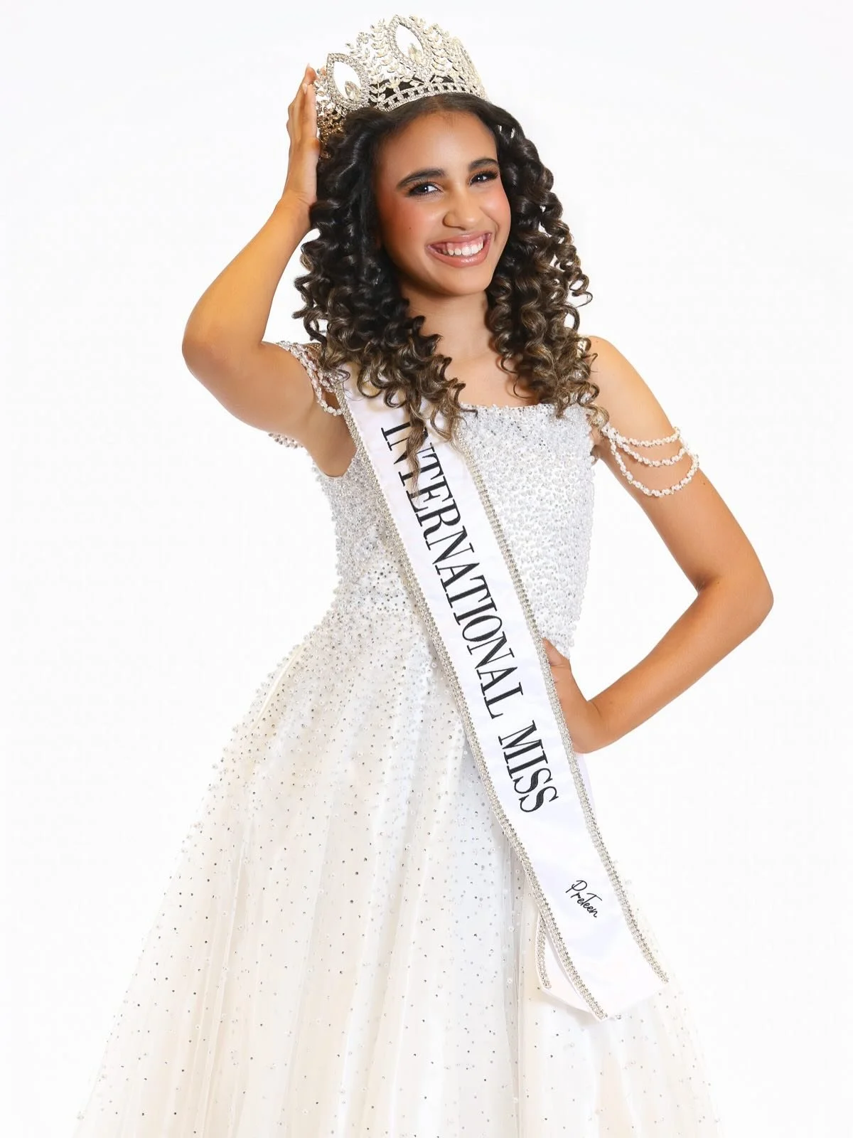 Here&rsquo;s a first look at our Iconic 6 Farewell Photoshoot &mdash; a moment we&rsquo;ll cherish forever. From memories made to sisterhood that lasts a lifetime, this chapter may be closing, but the impact will never fade. A huge thank you to @port