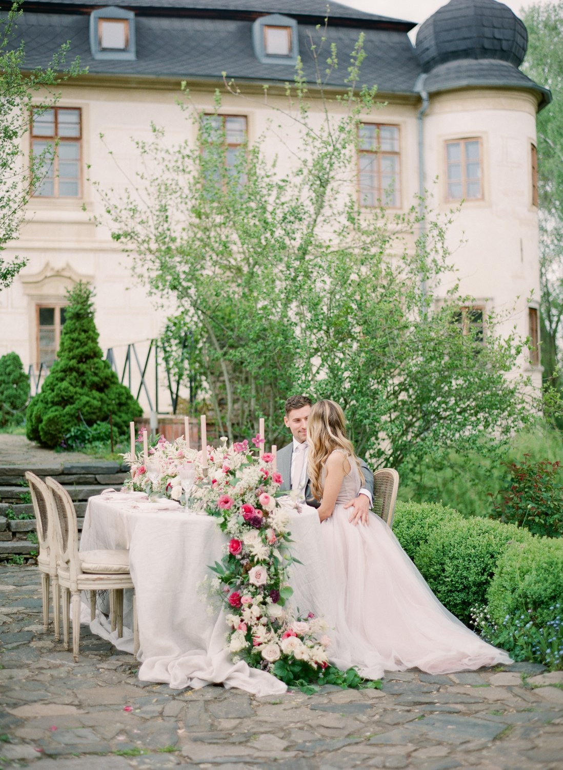 chateau_trebesice_wedding_photographer_prague_wedding_113.jpeg