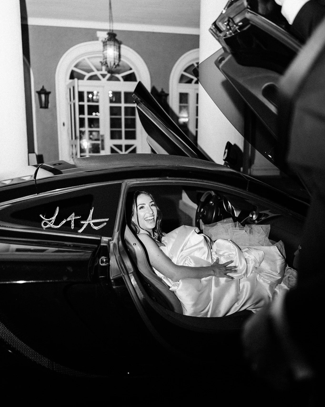 Classic &amp; elegant is what we would call this wedding 🤍 Lexi &amp; Alex, thank you so much for sharing these photos, they're amazing!

📸: @foxandivory