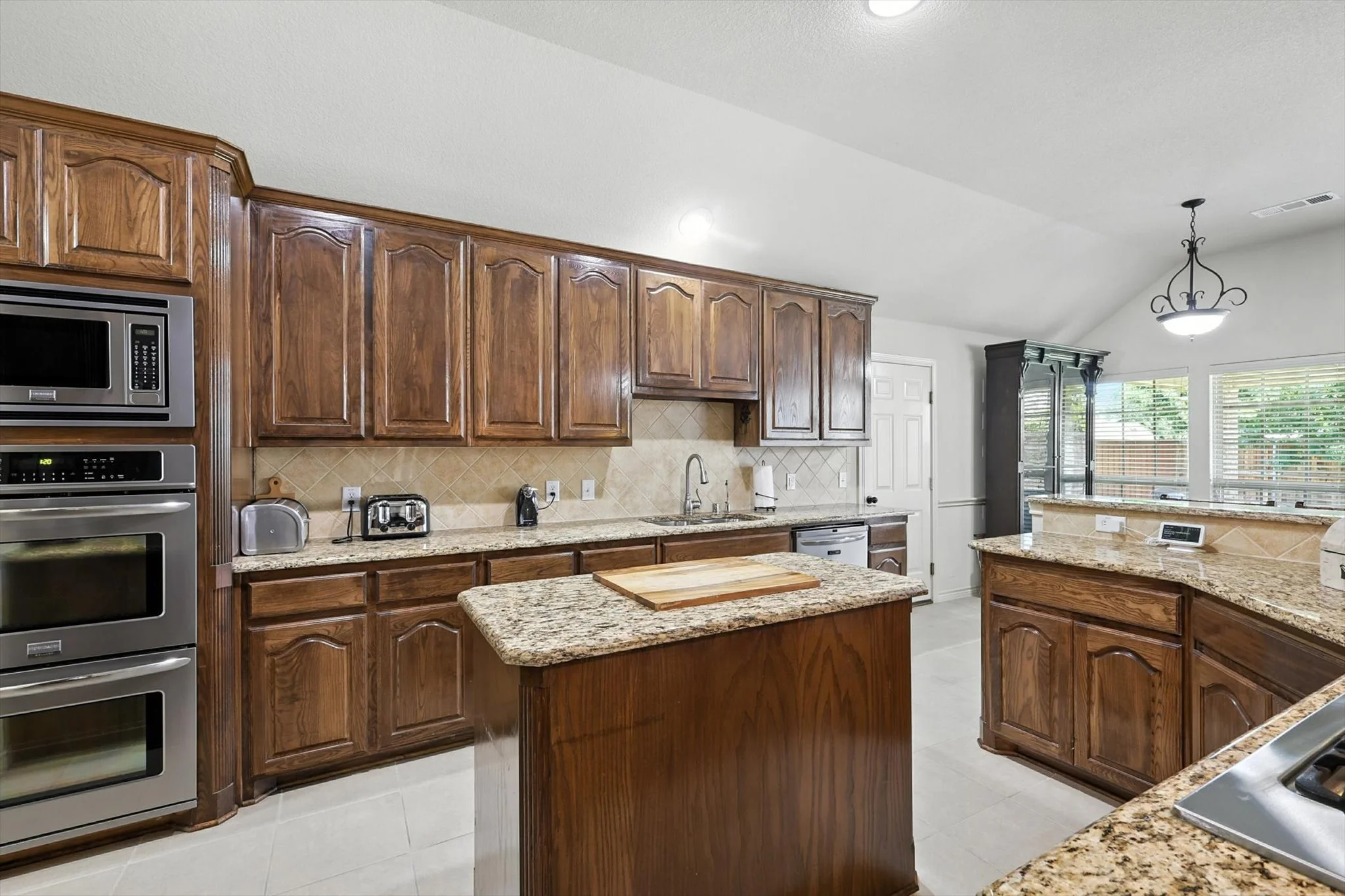 14-870 White River Dr Final14.jpg