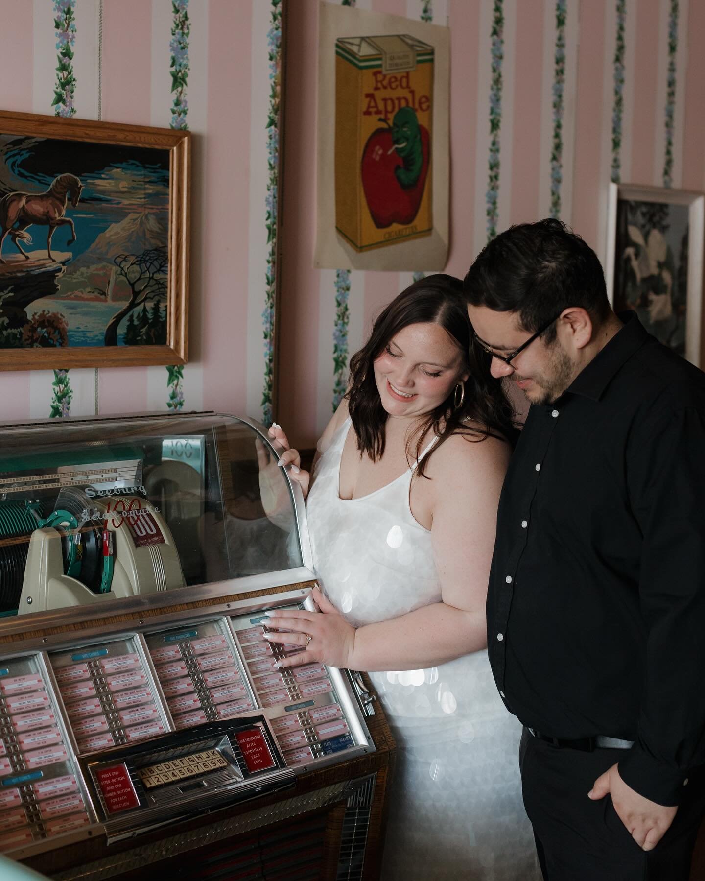 disco ball themed engagement session??? YEP 🪩😍

@fizzysomaha is the best location for drinks, the occasional hot dog and of course photo sessions 📸