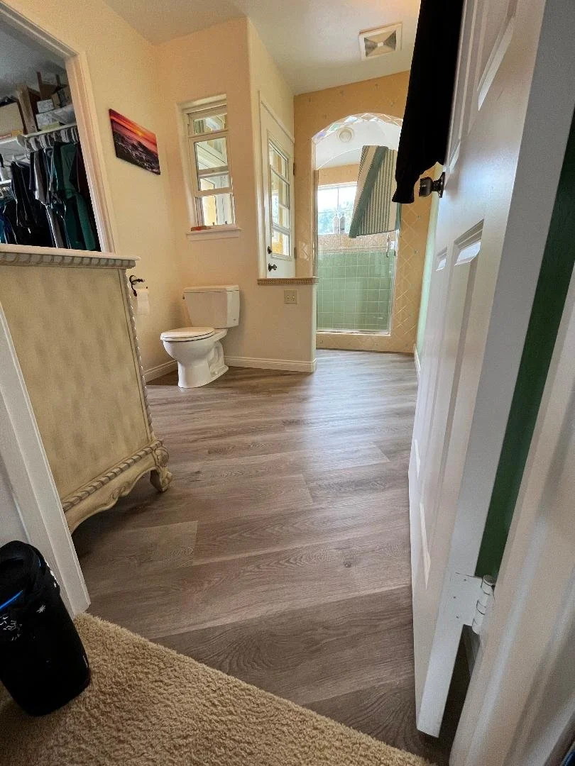 Vinyl-flooring-bathroom-install.jpg