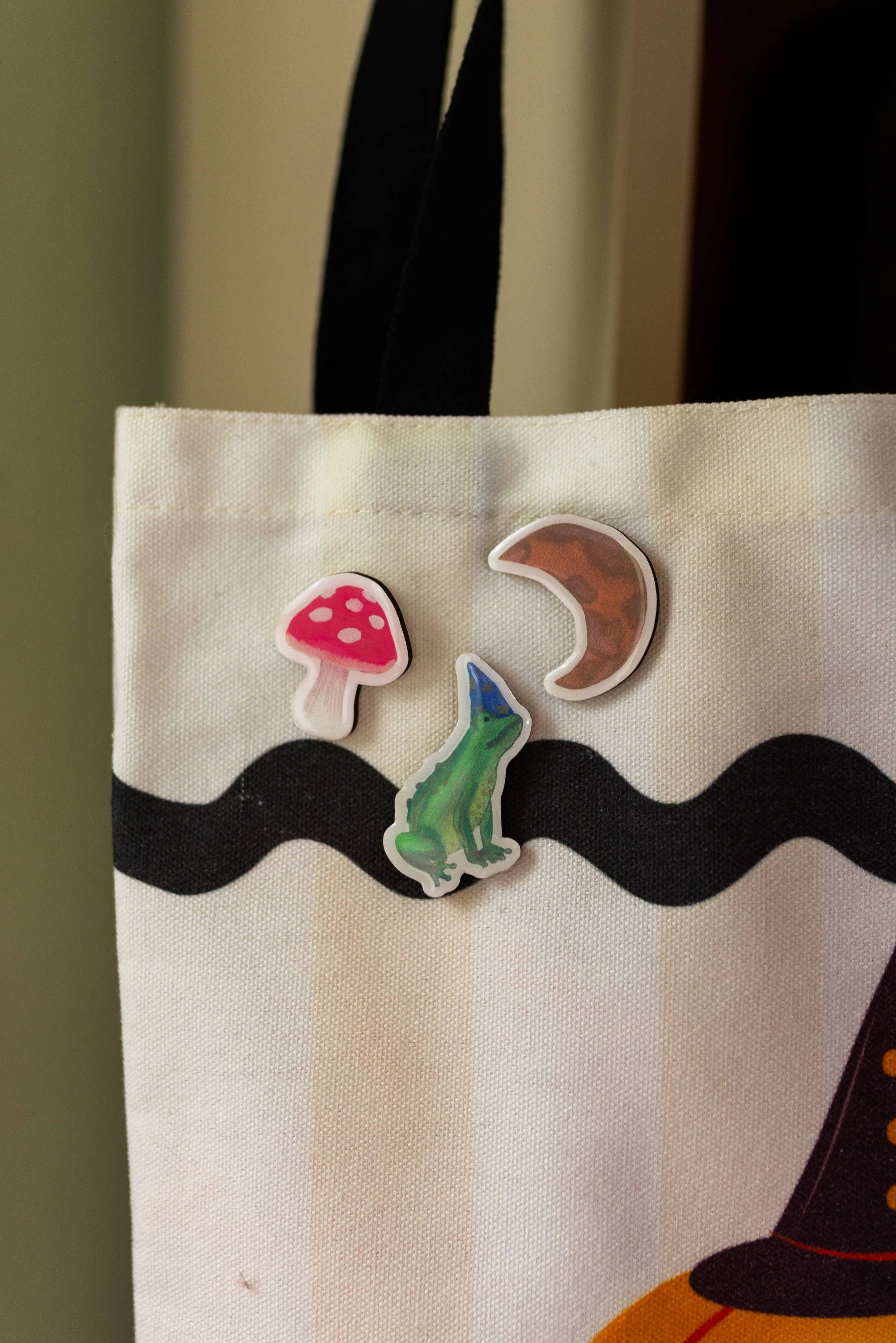 frogpins-2.jpg