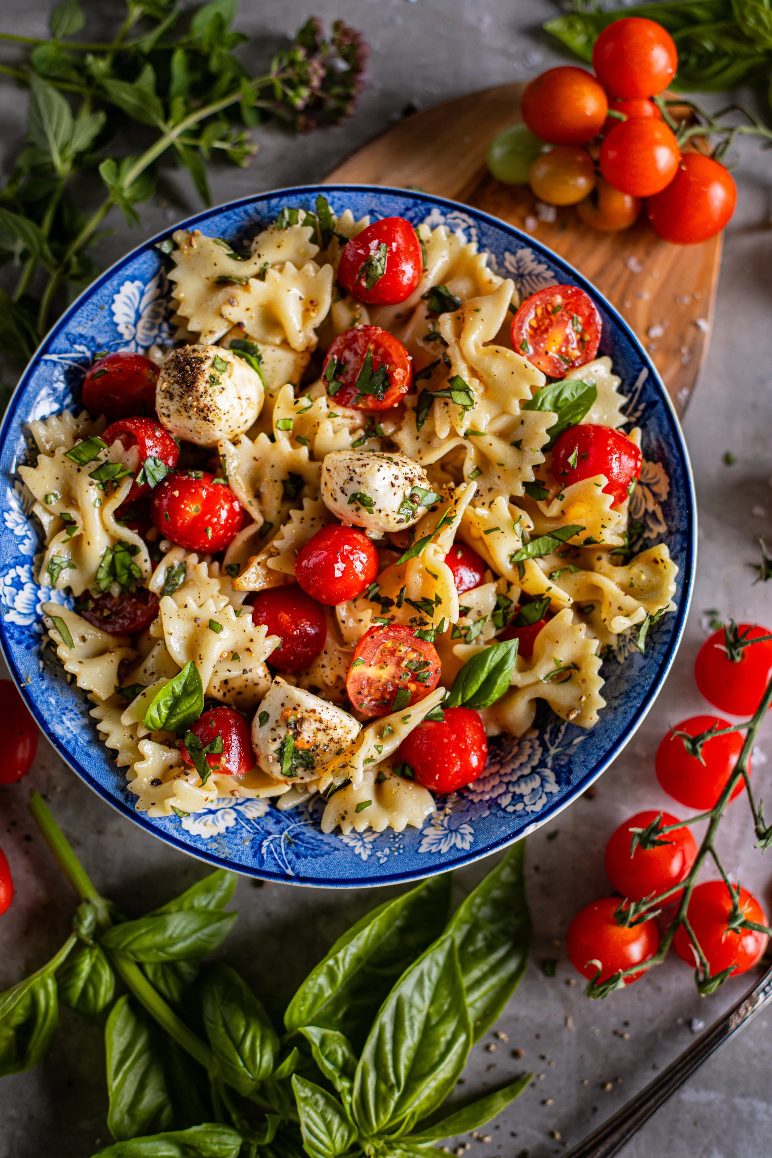 https://images.squarespace-cdn.com/content/v1/62ec1fc995263d65f21175de/c883dc72-cd68-45a2-97b4-72b949fc679c/Balsamic%2BTomato%2B%26%2BBasil%2BPasta%2BSalad