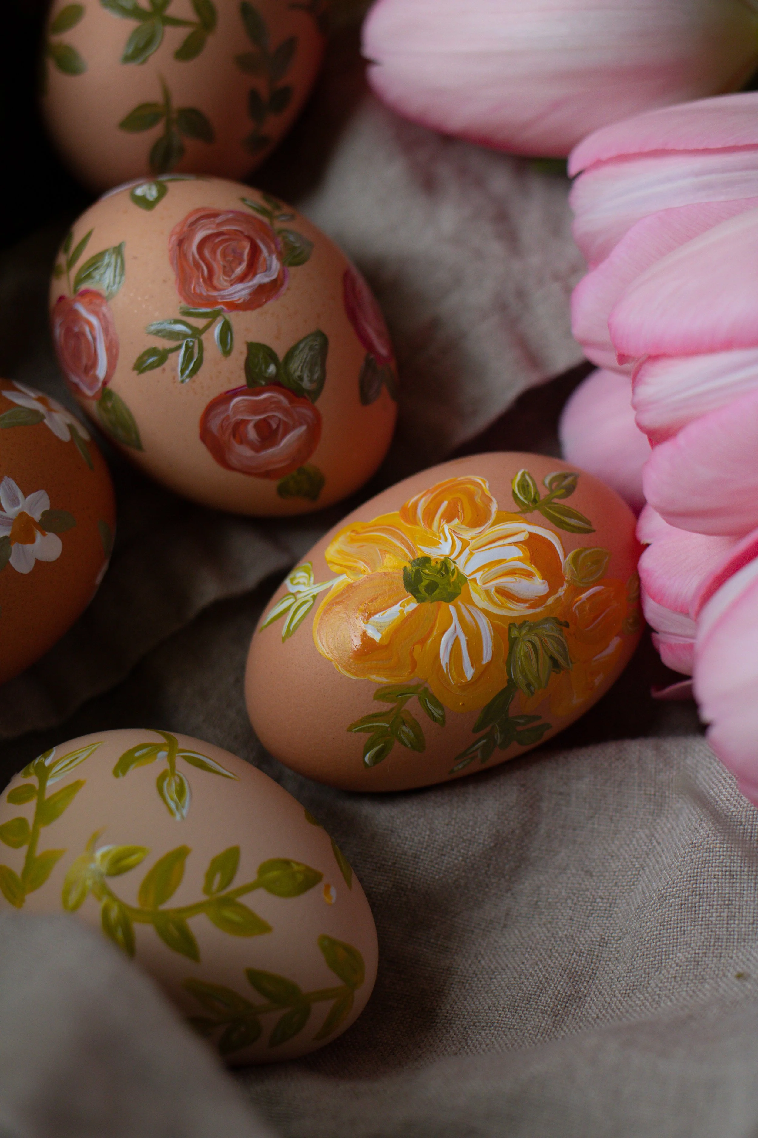 Hand Painted Floral Eggs: A Cozy Craft Tutorial for Easter Egg ...
