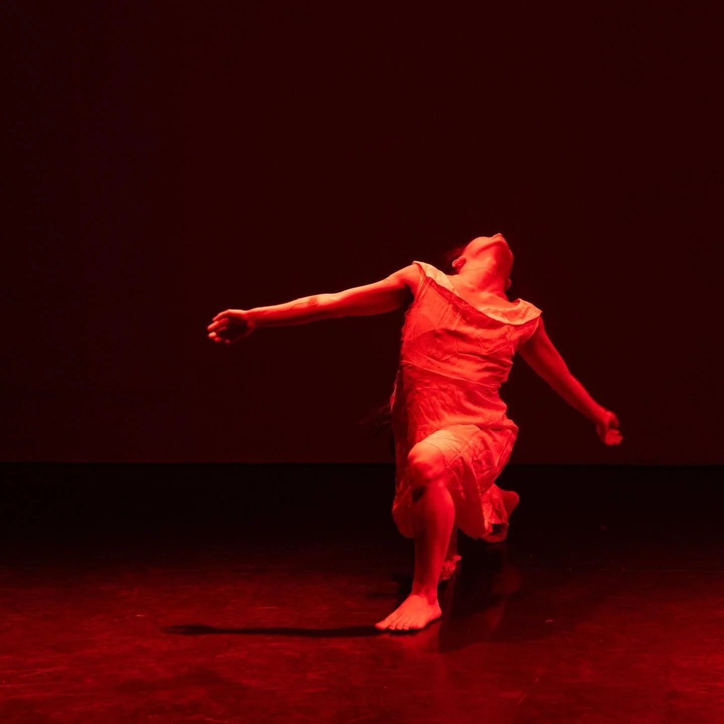 colors of the void, captured by @deniseleitnerphotography 
‼️🦎🌀🖤
Do you have your tickets for “calling from the void” at the @odysseytheatre yet? TIX IN BIO 🎟️🔗
choreography & direction by @minimoroni 
writing by @mattspicer 
m