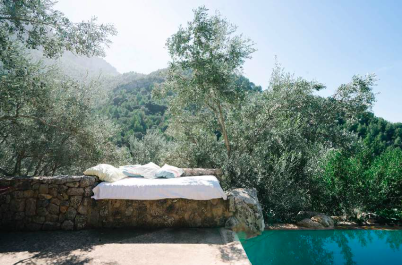 3 ESPAÑOLITA - PISCINA.png