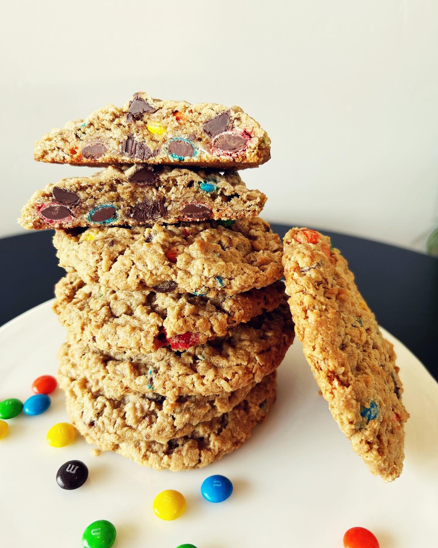 ☀️COOKIES COOKIES COOKIES☀️ 
 Come join us on this GORGEOUS day for one of our new sandwiches AND our featured cookie of the week: THE MONSTER COOKIE!!
*Peanut Butter
*M&amp;M&rsquo;s
*Oats
*Chocolate Chips
Who doesn&rsquo;t love a HOMEMADE treat?!
O