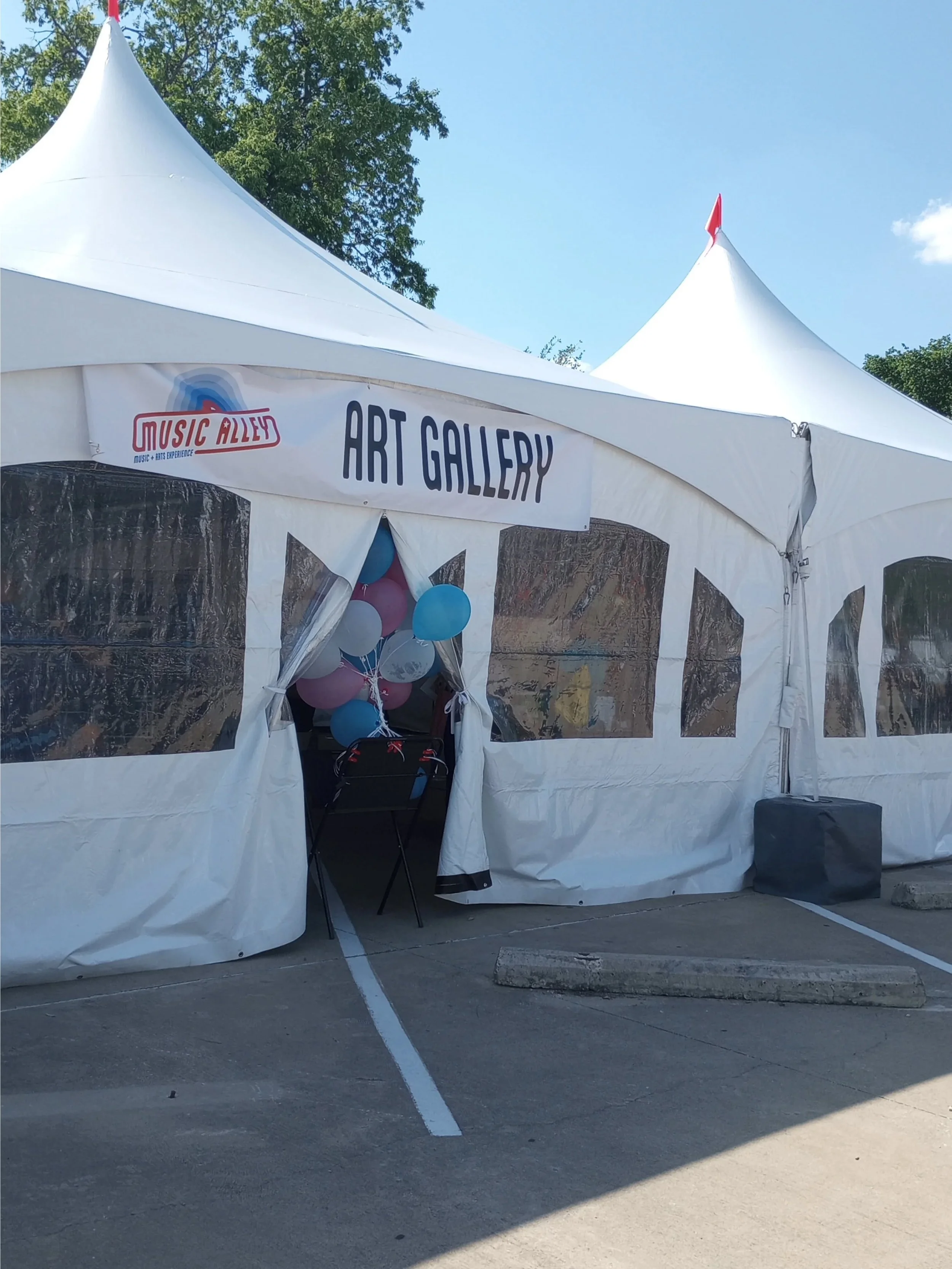 It was a very good day at the Mansfield Music Alley last weekend! 💕

@tourniqueart @gbsplashart @the.whimsywillow @bungieoart @artsmansfieldtx