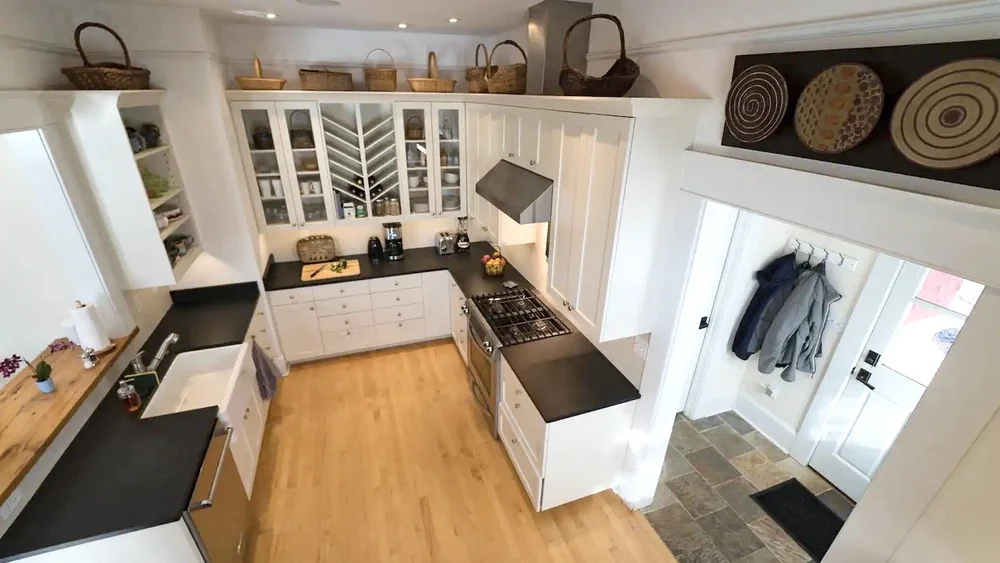 Deluxe Downtown Bungalow — Gareth Tate Rentals