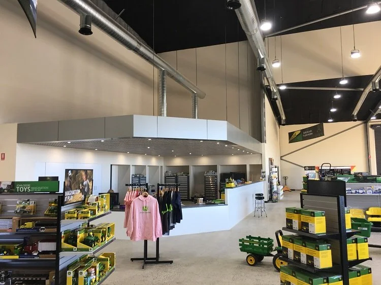 Hutcheon &amp; Pearce: A Modern Industrial Facility