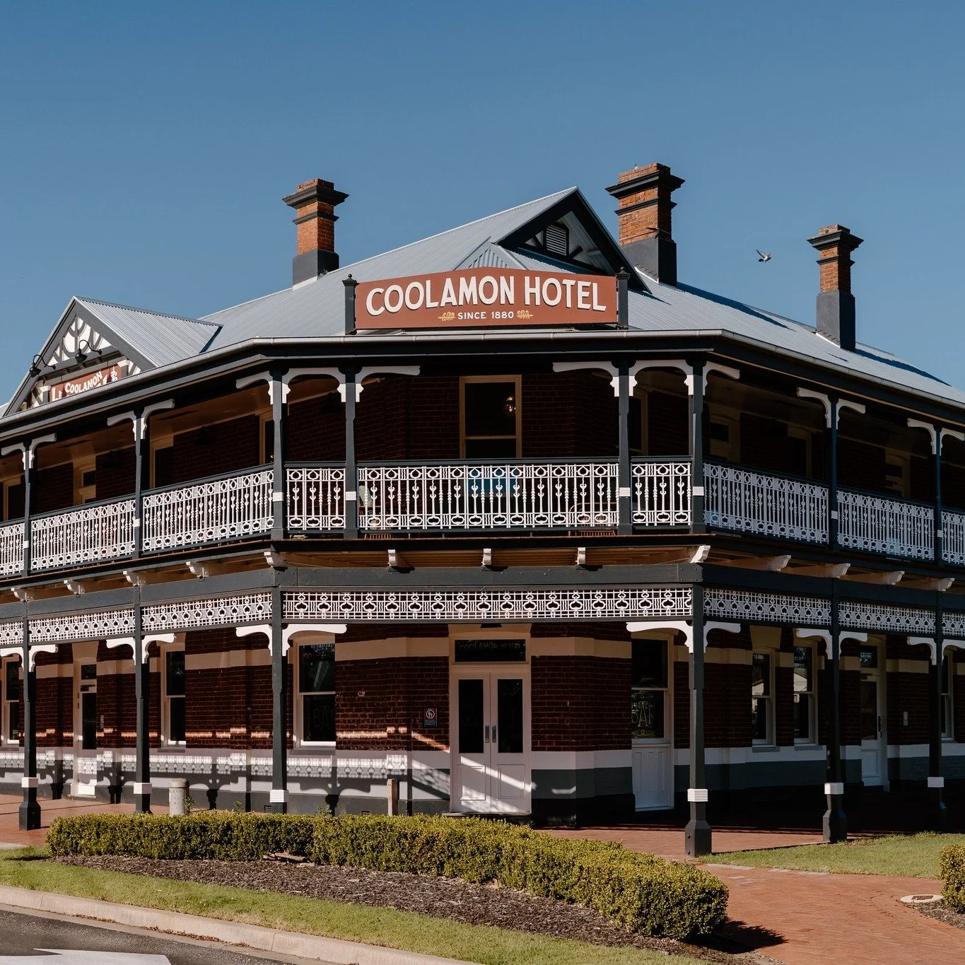 ✨ A new chapter for a Coolamon icon ✨
We&rsquo;re proud to have worked on the restoration and redesign of the @coolamonhotel , breathing new life into a much-loved building while respecting its heritage.
🏛️ Thoughtful design
🌞 Light-filled spaces
?