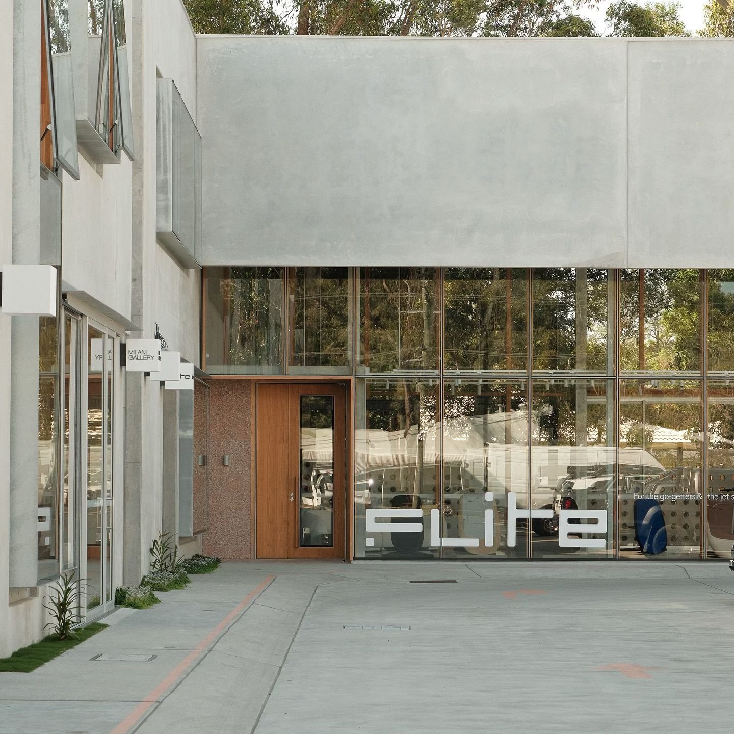 The Kick team completed the base build at 18 Banksia Drive, overseeing everything from shopfronts and facades to bathrooms, carpentry, and partitions. Designed by @richardsandspence, this 3,758-square-meter creative precinct offers versatile spaces t