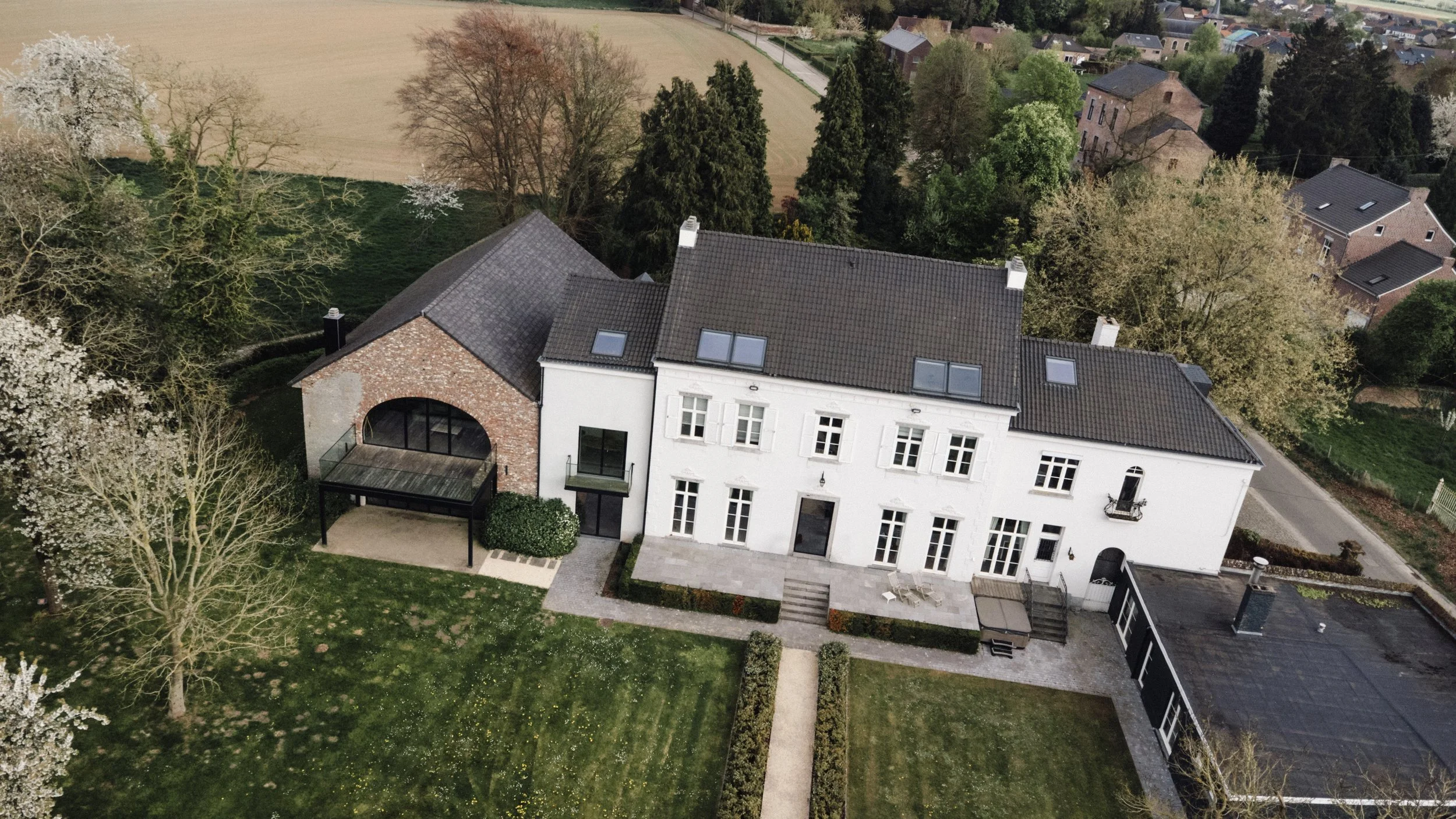 Schuur - woonhuis - poolhouse