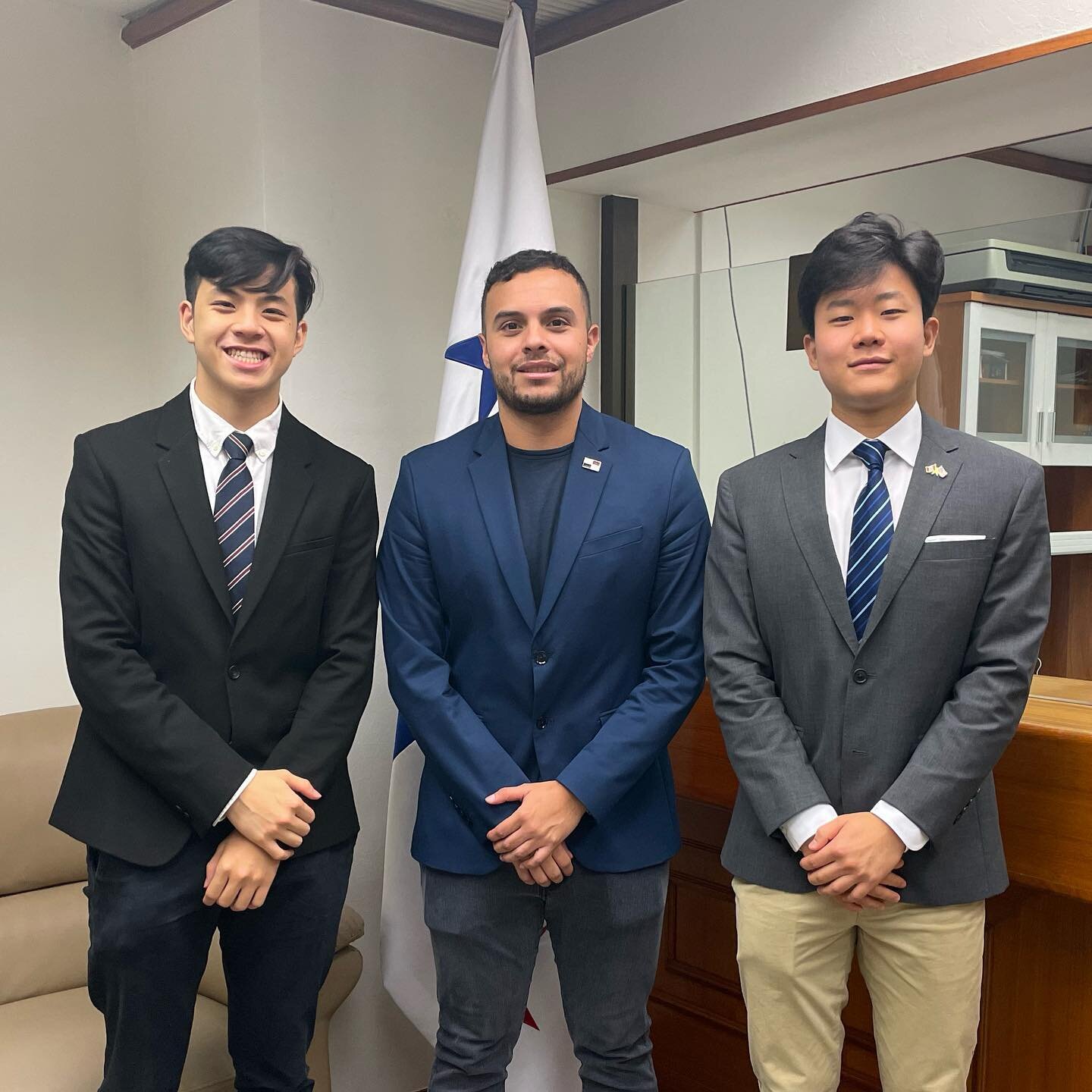 Consulate General of the Republic of Panama 🇵🇦

Room 1008, Wing on Centre, 111 Connaught Road, Sheung Wan, Hong Kong

Today we met with Consul General of Panama Jaime Campuzano at the Panamanian Consulate in Sheung Wan. As we enjoyed our meeting la