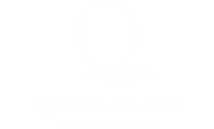 quinata do lago logo branco.png