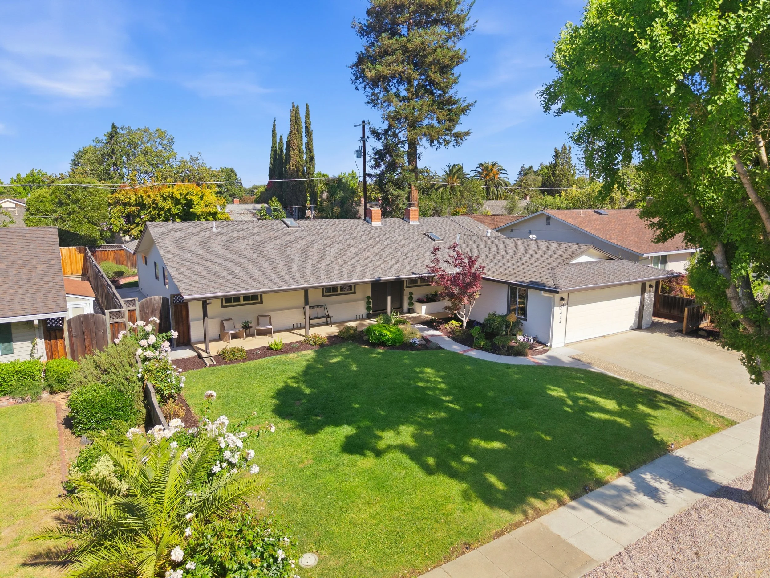 New Listing Home Highlight ✨
📍Location, location, location!

Ideally positioned with exceptional access to both Sunnyvale and Cupertino, Serra Park, Zanottos Market, Apple Park, HW 280, HW 85, El Camino, and Lawrence Expwy, this is a move-in ready h