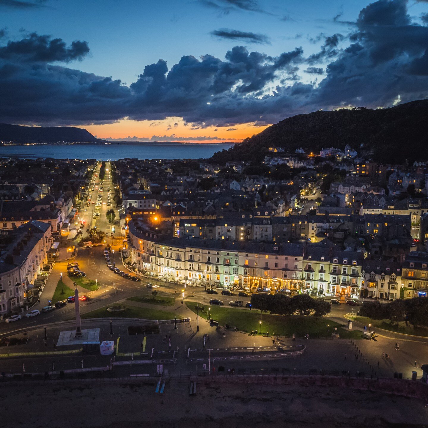 A very busy Llandudno this evening, just after sunset. Looking straight down Gloddaeth Avenue from the north shore to the west shore.
-
-
-
-
-
-
-
-
#llandudno 
#llandudnobeach 
#northwales
#northwalestagram 
#northwalesinstagram 
#northwalescoast 
