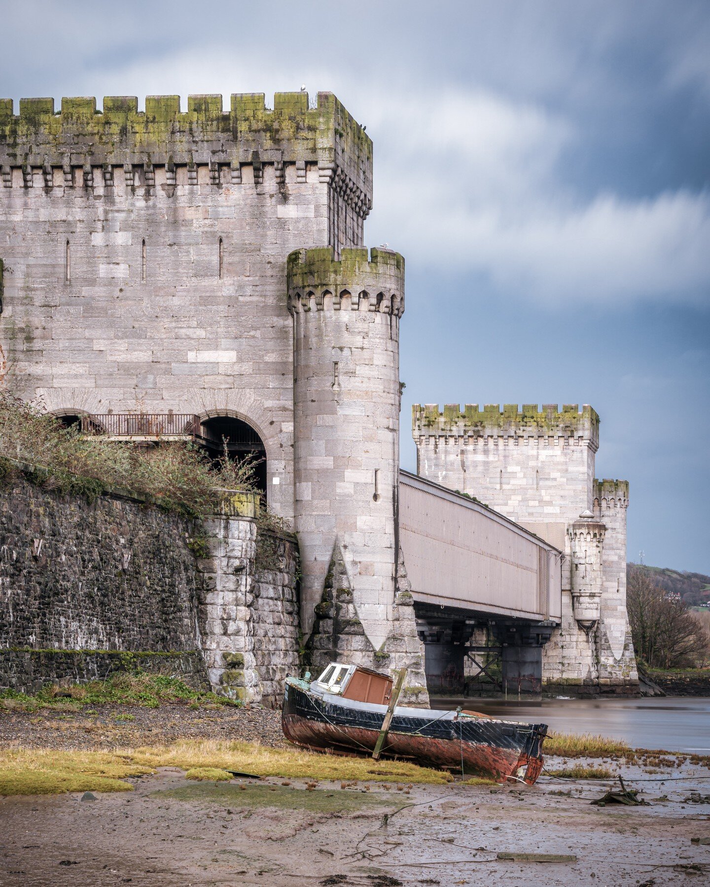 The rear side of the Conwy Railway Bridge, which was designed by railway engineer Robert Stephenson Stephenson and his collaborators, who invented the wrought-iron box-girder structure to bridge the River Conwy in a single span.

During May 1846, gro