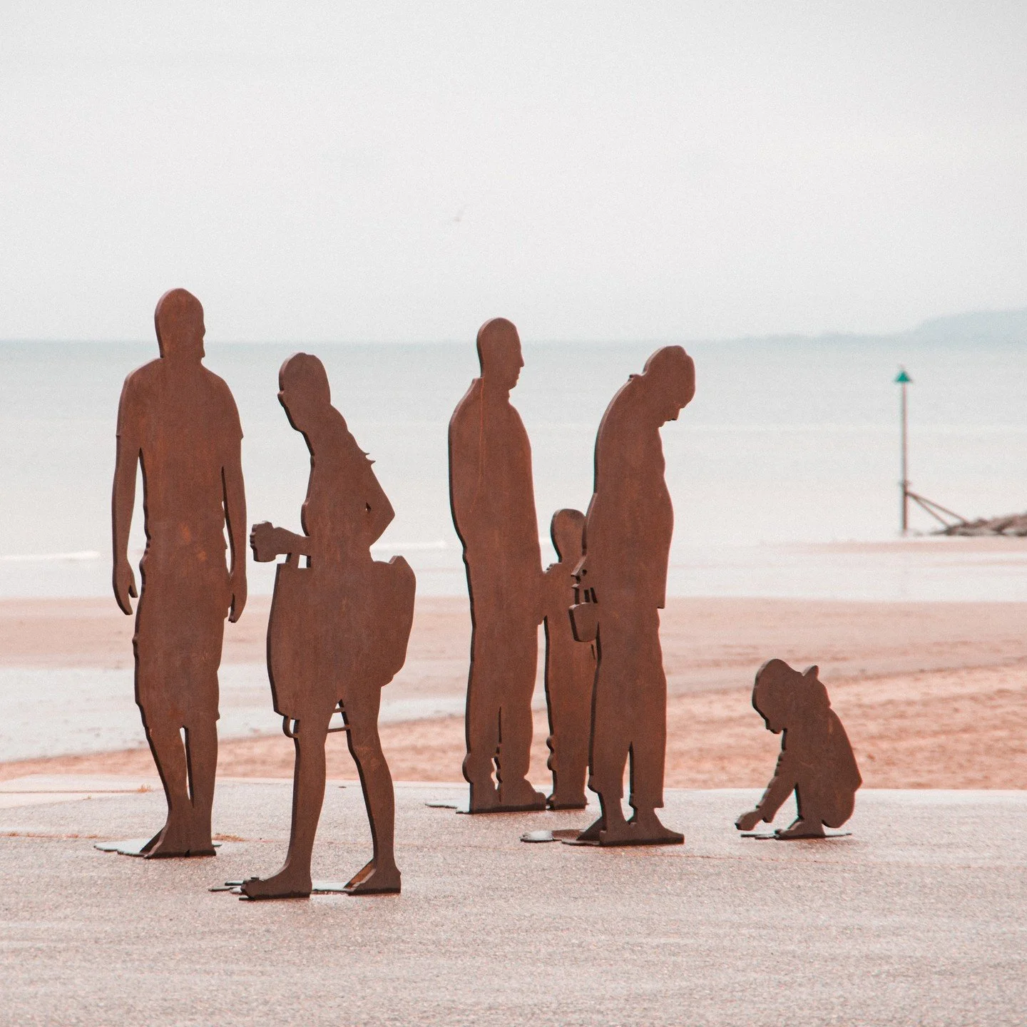 &quot;A rigid mind is very sure but often wrong. A flexible mind is generally unsure, but often right.&quot; - Vanda Scaravelli

Day 320 - 'Rigid' people on Colwyn Bay Promenade

#northwales #northwalescoast #northwalesphotography #northwalescoastlin