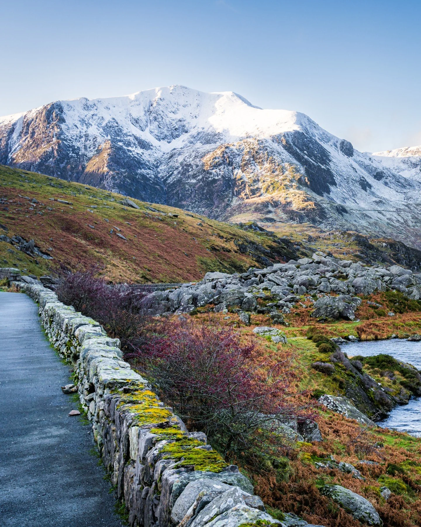 &quot;Kindness is like snow - it beautifies everything it covers&quot; - Kahlil Gibran

Day 326 - Ogwen Valley, Snowdonia

#northwales #northwalesphotography #northwalesphotographer #llynogwen #llynogwenvalley #ogwenvalley #snowcappedmountains #visit