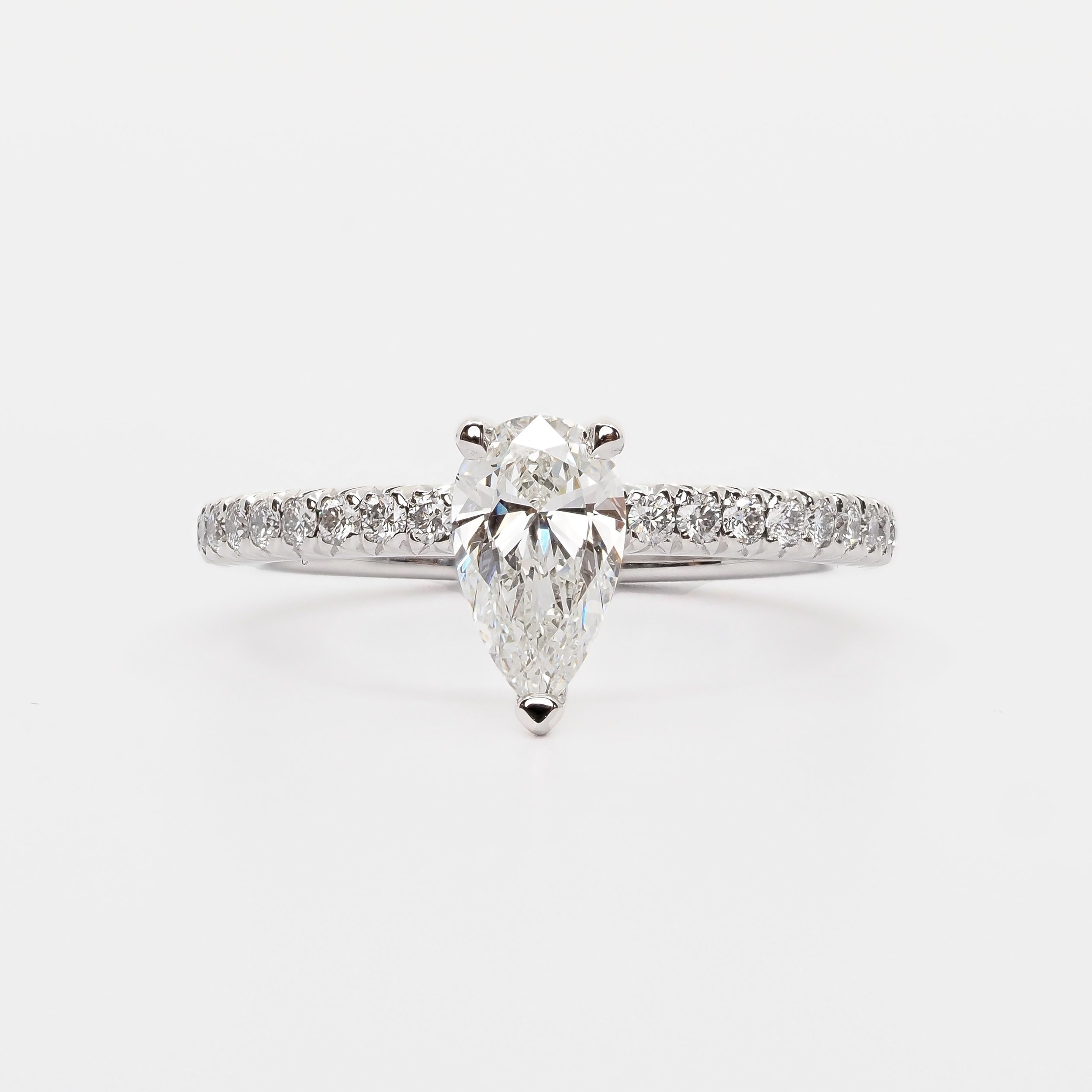 Solitaire ring "Romance"