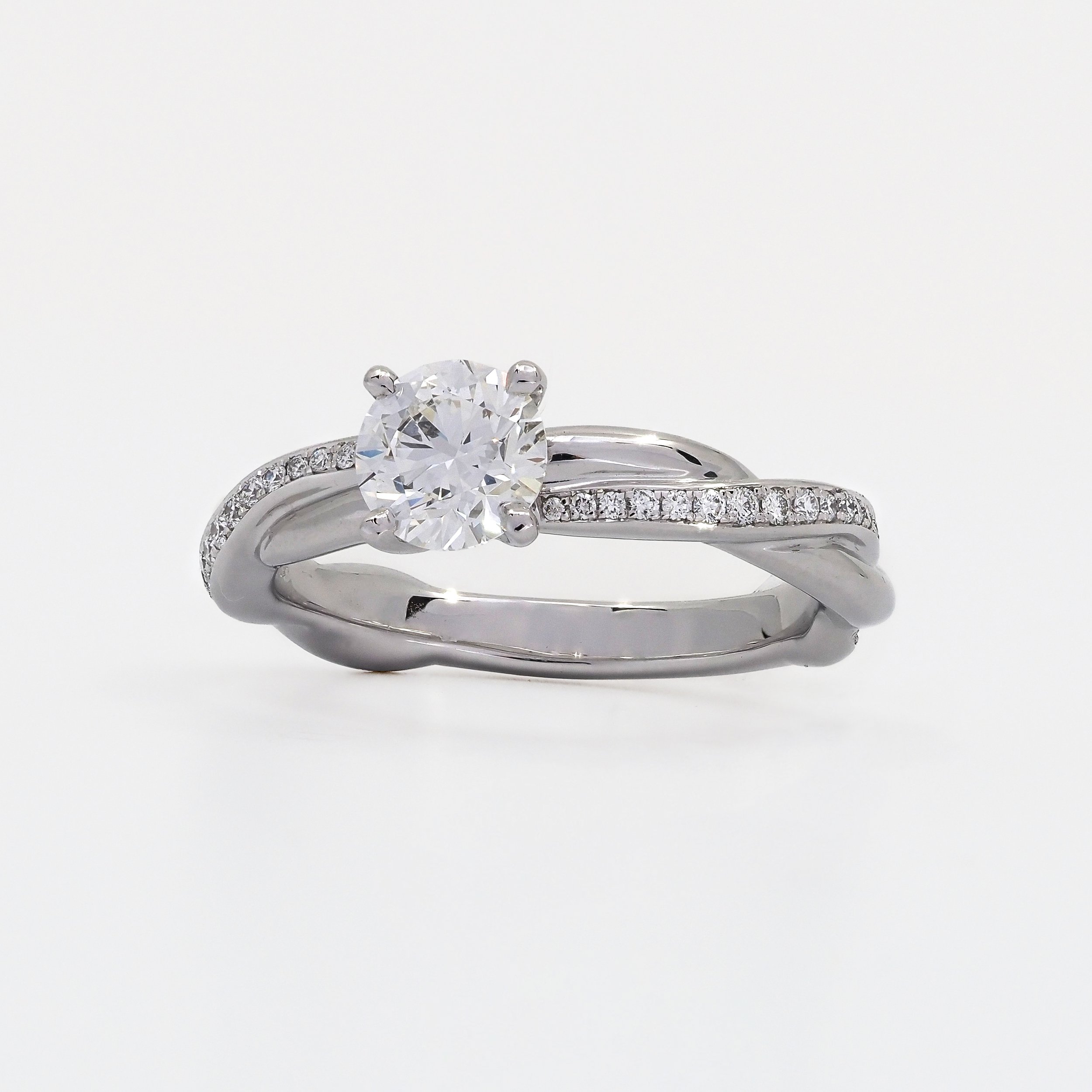 Solitaire ring "Twist"