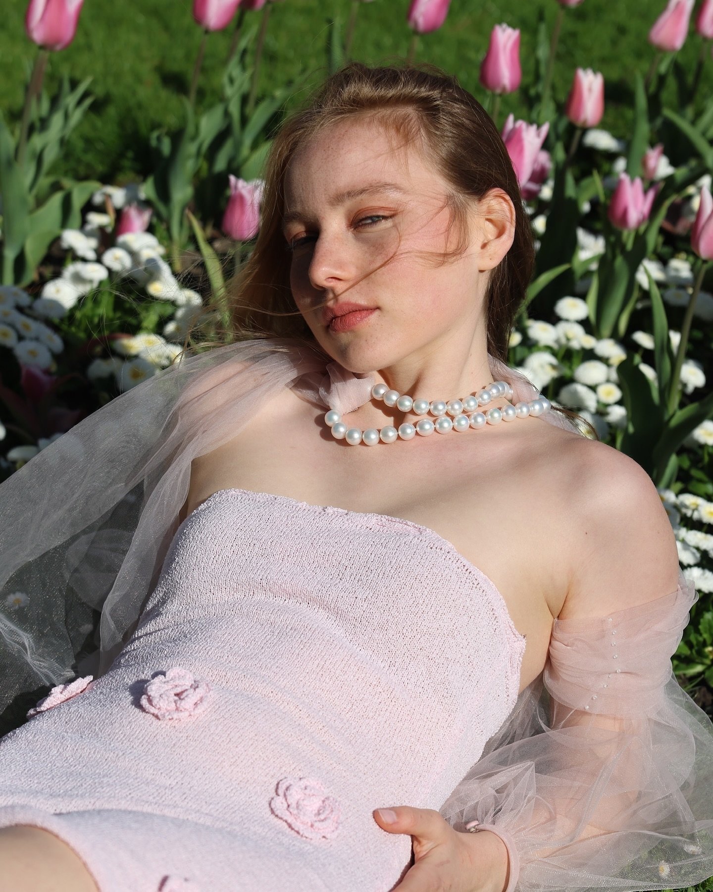 Elegance in every pearl, a timeless embrace. 🌷

#pearls#springvibe#swisshandmade#jewellery#springtrend