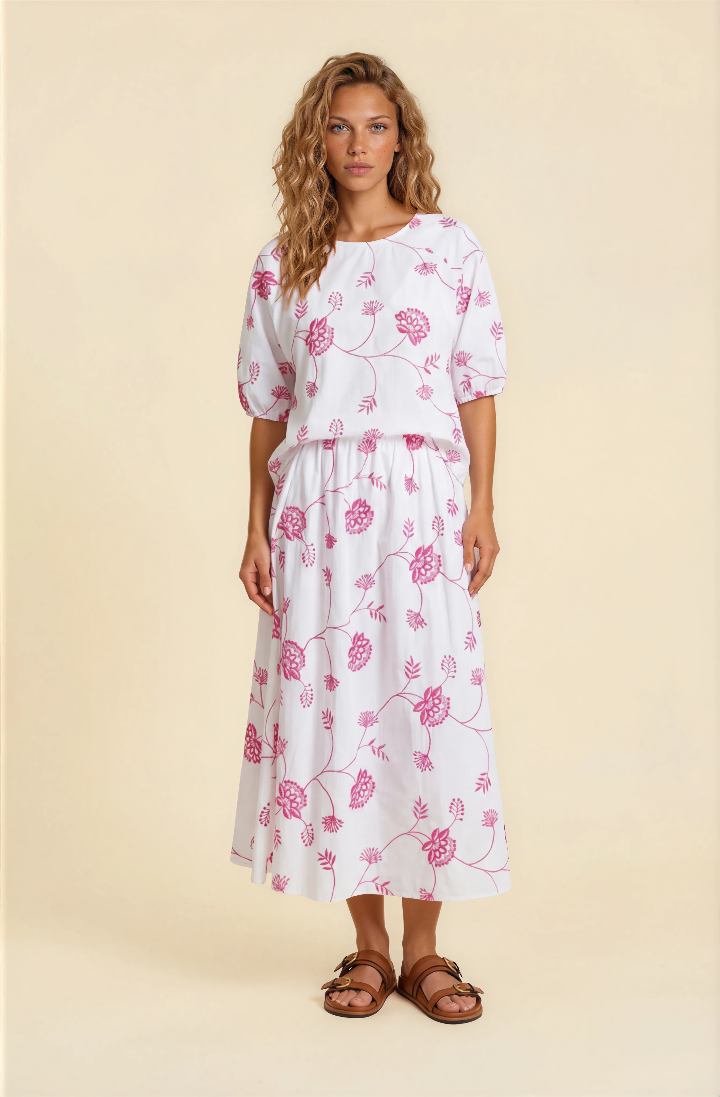 066-001F_1406_01-066-002F_1406_01-11609310105-000-e5-Melody-Cream Backdrop.png