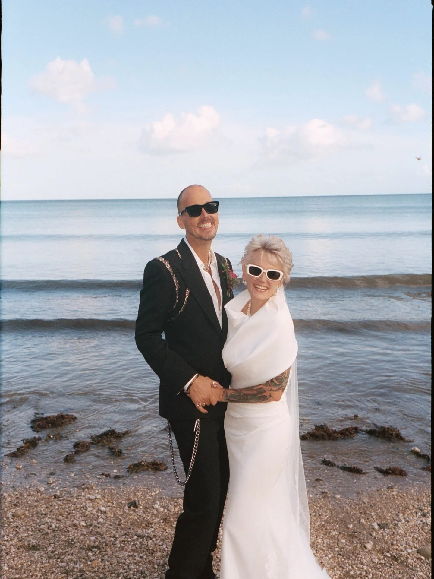 Throwing it back to sunnier days @thebigbeautifulbeachhouse.
Shot on porta 400 film- always a good mix  the beach, love &amp; film 🖤
Thanks to @aaf_film_lab as always.

Cornwall Wedding | Cornwall Elopement 

#weddingsonfilm #thebigbeautifulbeachhou