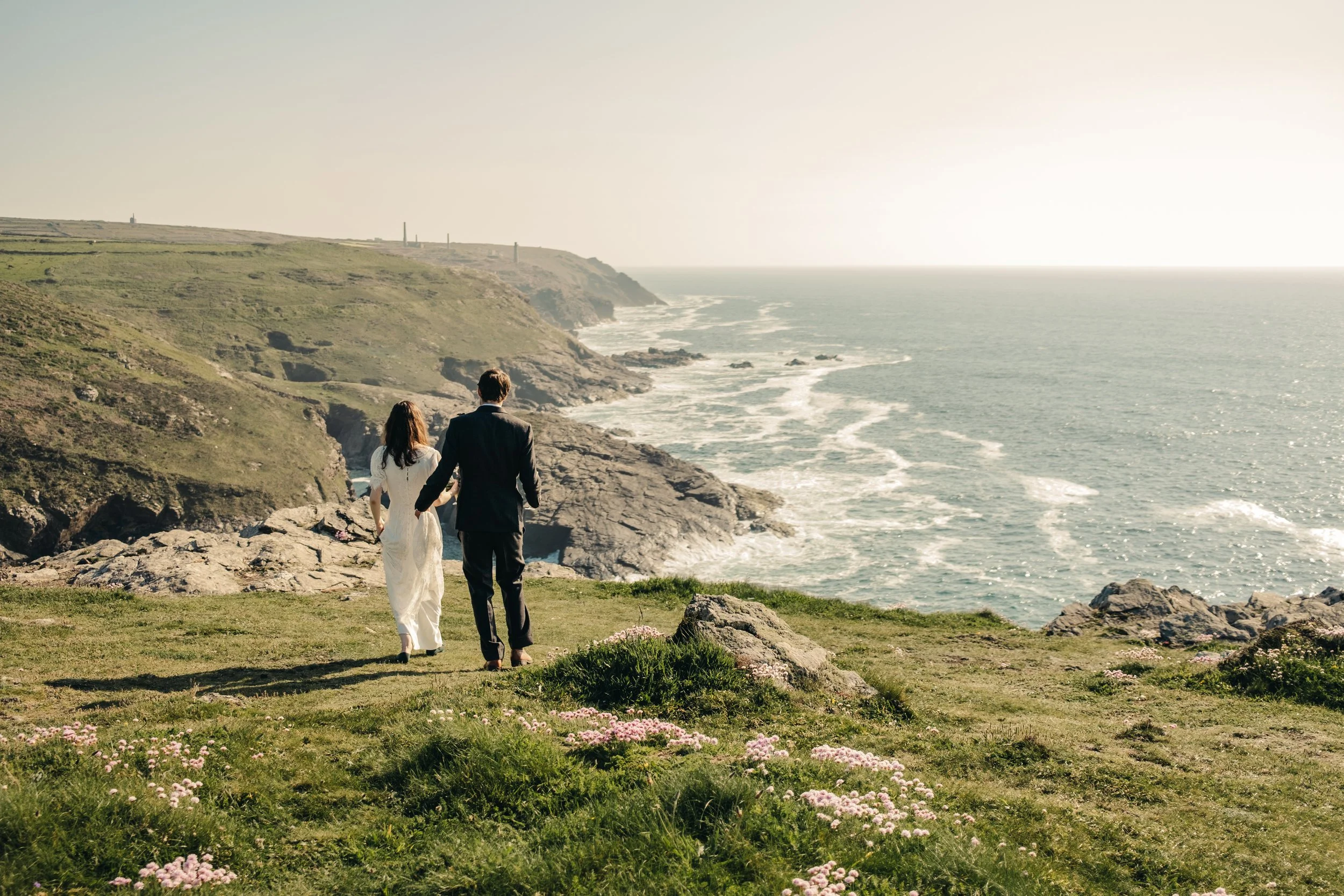 CORNISH COUPLE ELOPING, ON A CLIFF IN CORNWALL, CORNWALL ELOPEMNT PHOTOGRAPHER